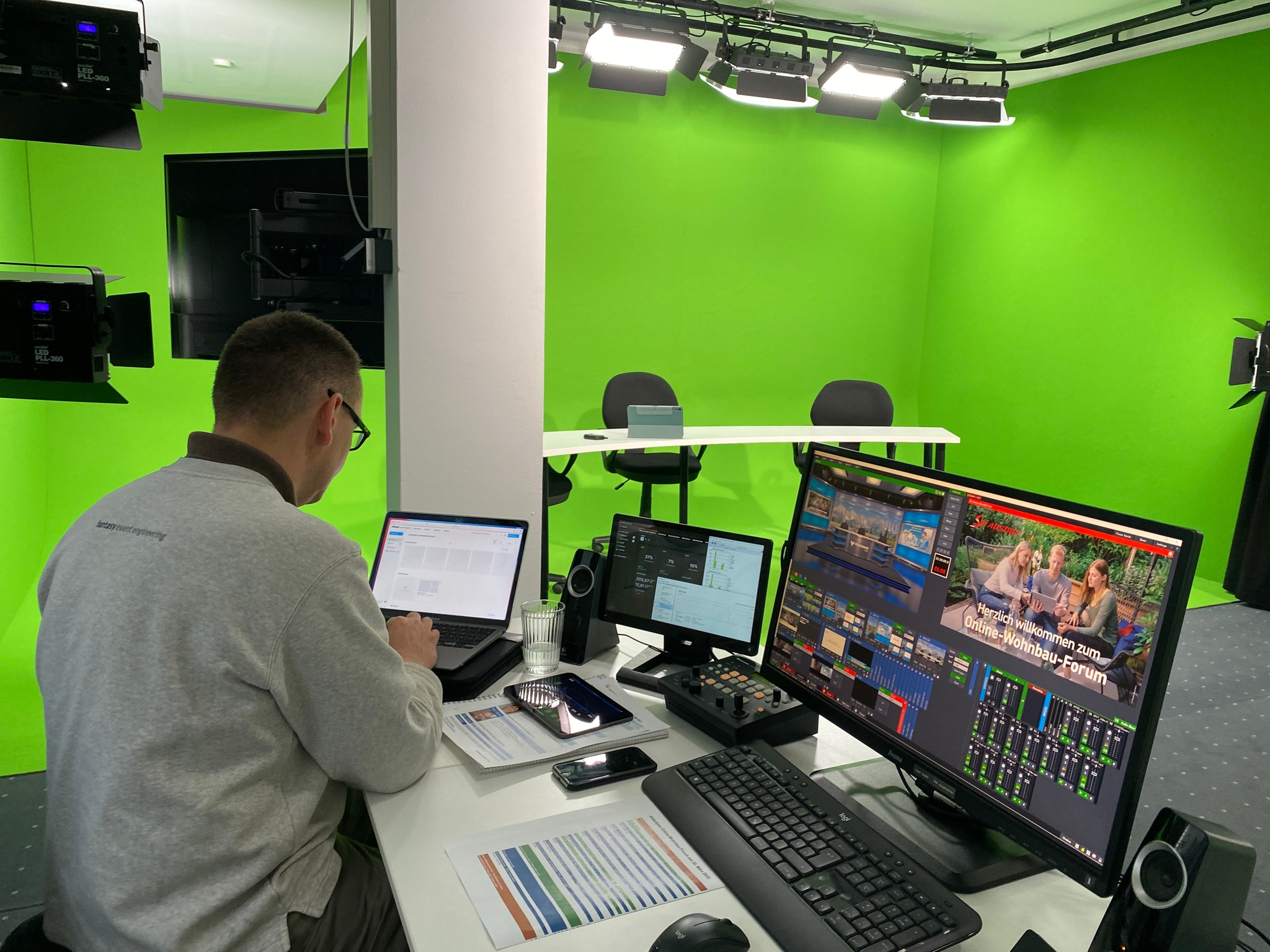 ❗️STREAMING STUDIO❗️
Setzten Sie Ihr nächstes Online Event professionell in unserem Streaming Studio im Gewerbepark Mutters mit Green Screen Technologie um.
Wir bieten hochwertige Qualität in Ihrem
Corporate Design. 💻🎥
- individuell anpassbares Studio
- Einbindung von medialen Inhalten
- Live Umfragen und Einblendung von Grafiken / Charts
- Streaming auf allen gängigen Social Media & Videoplattformen
- Erstellung einer personalisierten Landing Page
- Aufzeichnung & Nachbearbeitung
- verkehrsgünstige Lage
https://www.streamworks.tirol/streamingstudio
#eventengineering #fantasyeventengineering #fantasyevents #Tirol #digitaleevents #stream #event #highqualitycontent #professionell #zuverlässig #virtualevents #onlineevents #livestreaming #eventengineering #hybridevents #streamingstudio #greenscreen #greenbox #streamingstudiomieten #livestreamingtirol #onlinestreaming