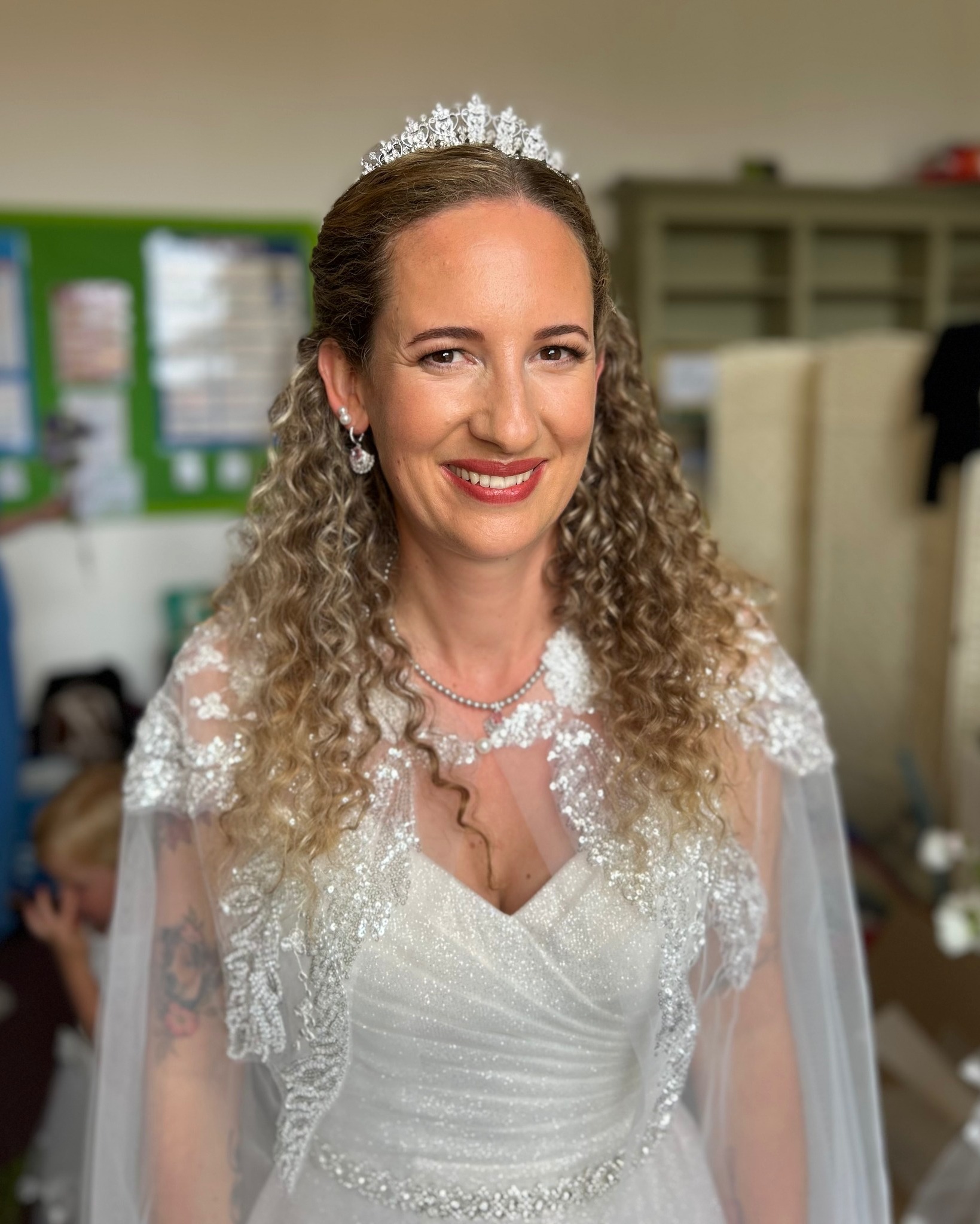 Animal lover & sparkle Queen Damaris knew that she was going for it with her Bridal look & gave me full creative control with the makeup (ahh!) as well as hair, but knowing that she wanted to emphasise her natural curl pattern with the front completely off the face. HOW GORGEOUS! Honestly one of my favourite Bridal glams from 2025!
When thinking about your Bridal hair & makeup, I think it's so important we consider the look as a whole, so that everything comes together in harmony. What we don't want is- dress, makeup, flowers & everything not flowing as seamlessly as it could. But I'm here to help you make these decisions & figure out what's best for YOU to feel your best self.
Representing: @amandawhitemakeup
#hamptoncourthouse #hamptoncourthousewedding #surreymakeupartist #berkshiremakeupartist #hampshiremakeupartist