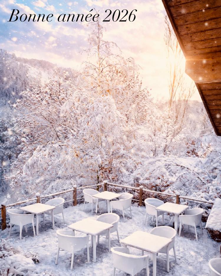 Bonne année 2026
L’hiver s’installe doucement sur le Haut-Cians.
La neige étouffe les bruits, la lumière devient plus douce, le temps ralentit.
À l’Étoile du Cians – Camping, Lodges & Spa, l’hiver se vit autrement :
des matinées silencieuses face aux montagnes,
des journées au grand air,
des soirées chaleureuses sous un ciel étoilé.
Les réservations 2026 sont ouvertes.
Dernières disponibilités hiver / printemps 2026.
Offrez-vous une parenthèse hivernale, loin de l’agitation.
Réservation via le lien en bio.
Beuil – Haut-Cians
Étoile du Cians – Camping, Lodges & Spa