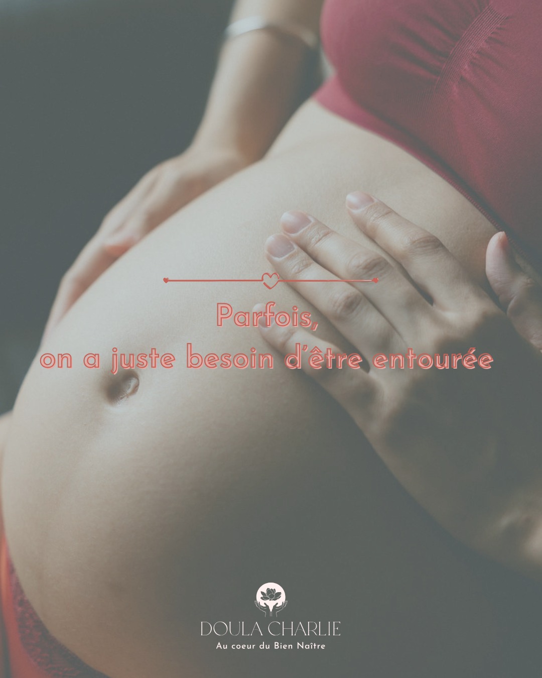 Il n’y a pas toujours un grand événement pour expliquer qu’on ne se sente pas bien. Pas forcément une crise, ni quelque chose de “grave”. Parfois, tout va bien en apparence… et pourtant, à l’intérieur, ça fatigue. Le corps est tendu, la tête pleine, le cœur un peu lourd.
C’est souvent là qu’on a besoin d’être entourée 💛 Pas pour être réparée. Pas pour recevoir des solutions toutes faites. Juste pour ne pas porter seule, pour pouvoir déposer sans avoir à se justifier, pour être écoutée sans être corrigée.
Dans des passages comme la grossesse, le post-partum, le désir d’enfant, il est normal de chercher du soutien. Ce n’est ni un aveu de faiblesse ni un échec. C’est une façon de prendre soin de soi, de se respecter, de se préserver 🌿
Si ces mots résonnent pour toi, tu peux m’écrire. Même sans savoir exactement quoi dire. Je suis là 📩
#DoulaCharlie #DoulaParis #PostPartum #ParentalitéBienveillante #doulacharlie #parentalité #doulaparis #doula #doulasdefrance
