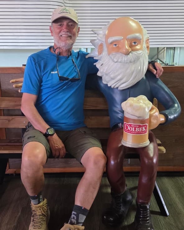 Na Patagônia, a gente encontra até "sósias" inesperados para uma pausa estratégica, né? 😉
Acabamos de finalizar uma turma incrível da Carreta Austral, e a energia aqui tá lá em cima! Foi tudo muito bacana, muita história boa pra contar.
E já na sequência, a gente começa outra turma, logo mais vocês vão ver a galera nova chegando por aqui!
E olha só, aqui na Patagônia tá quente, um tempo meio maluco, mas a aventura não para!
Ainda dá tempo de vir pro Carnaval! Pra quem tá se programando, temos saídas especiais em fevereiro e também em março.
De 14/02 a 22/02 | 23/02 a 03/03 | 28/12 a 05/01/27
É só falar com a gente!
É isso aí, a Patagônia te espera com histórias novas e muita conexão. Vem com a Latitude 51! 🏔️🧭
#Latitude51 #Patagonia #CarretaAustral #AventuraDeVerdade #Reconexao #Superacao #ExpedicoesAutenticas #MomentosLatitude51 #AmauriCoutinho