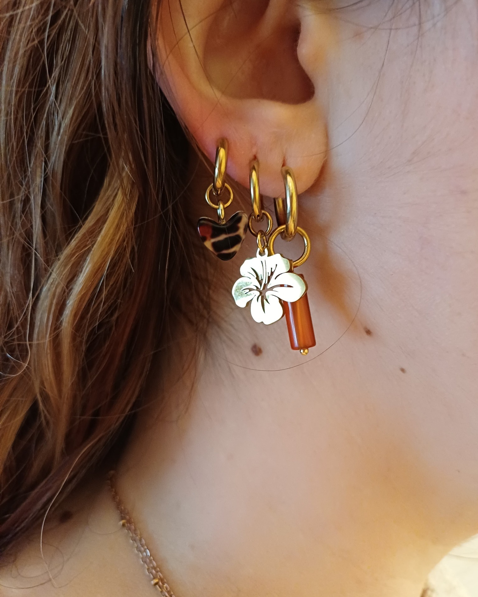 Les détails qui comptent : Team léopard jusqu'aux chevilles ! 🐆
Merci Marie pour ton slogan qui va rester longtemps : toujours assortir sa pampille à sa cheville 😂❤