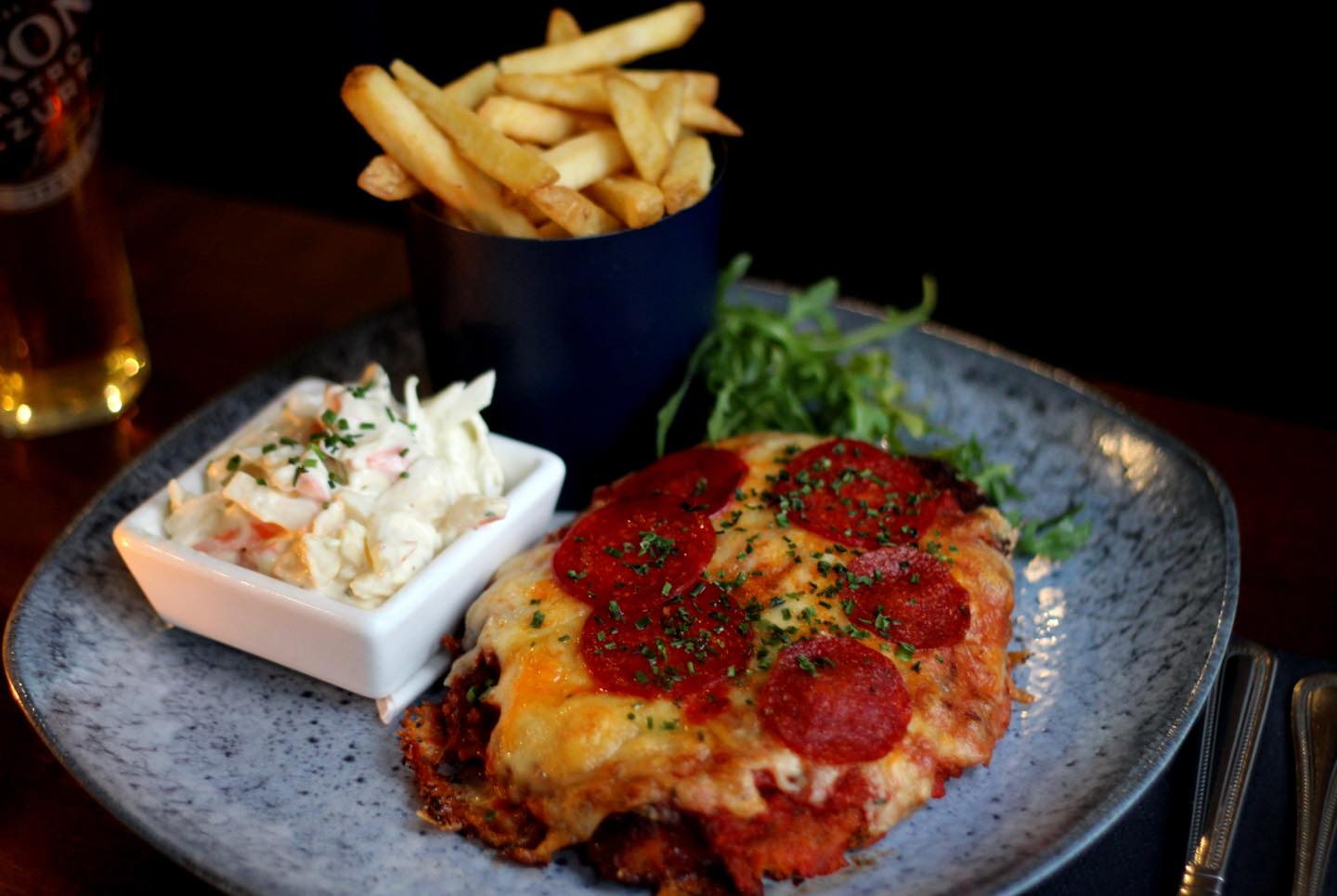 🔥NEW TO FOXTON🔥
PIZZA PARMO
Panko breaded chicken breast, marinara sauce, pepperoni slices & mozzarella cheese with skin on fries and coleslaw 😍
Get stuck in!
📞01592 770130
📱 https://www.foxtonsbar.co.uk
🚶Walk ins welcome