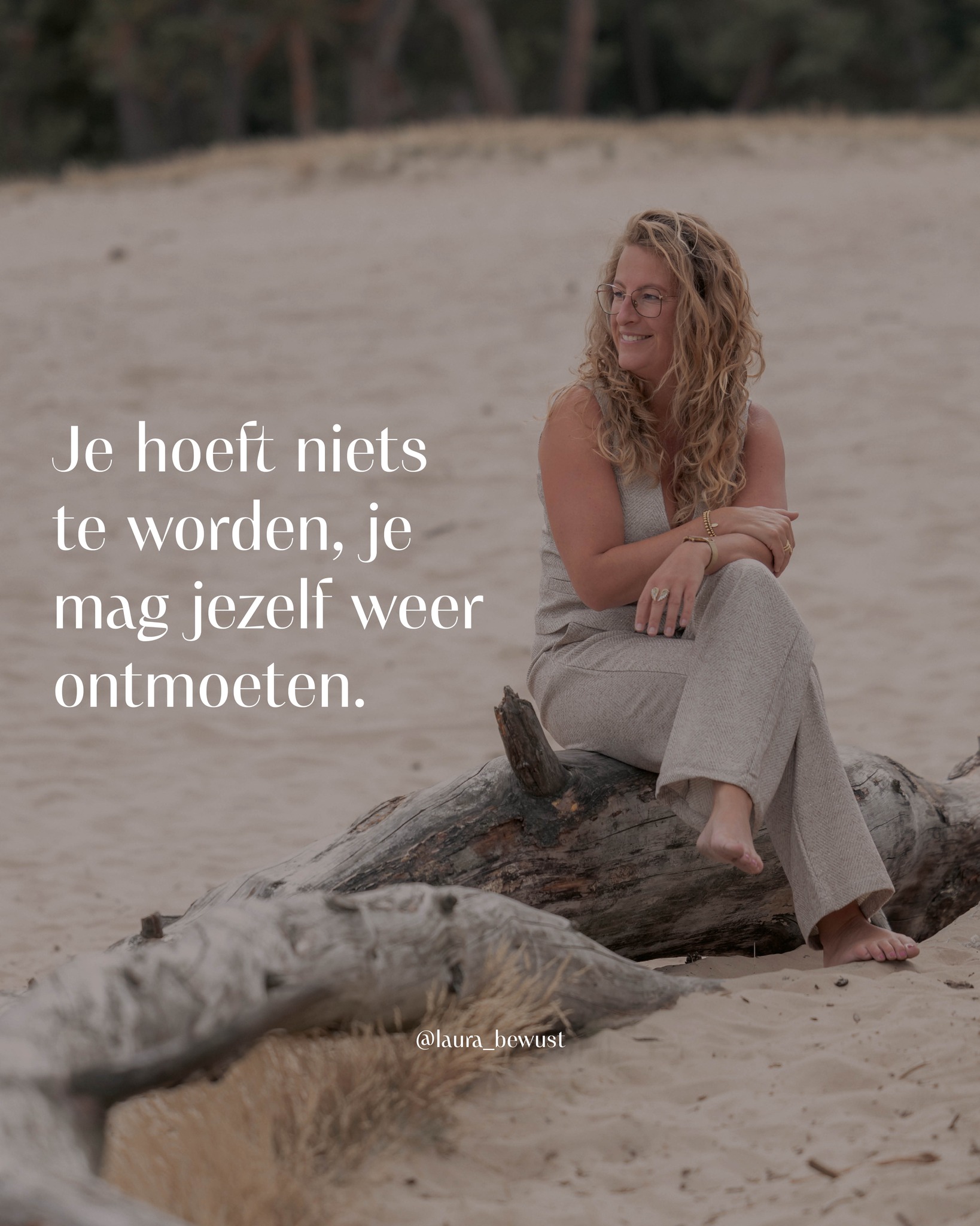 Zelfvertrouwen is niet iets wat je moet worden. Het is iets wat je mag herinneren, want we zijn er allemaal mee geboren. Dat diepe, stille weten: ik ben oké zoals ik ben.
Alleen raakt dat vertrouwen onderweg vaak bedekt door ervaringen en verwachtingen. Door vergelijken. Door aanpassen. Door alles wat je bent gaan geloven over jezelf… maar wat nooit van jou was.
Misschien twijfel je aan jezelf - Aan je keuzes, aan je lijf, aan je plek, aan je waarde.
Niet omdat er iets mis is met jou, maar omdat oude overtuigingen en patronen het contact met jouw innerlijke kracht vertroebelen.
En nee, zelfvertrouwen bouw je niet door harder je best te doen of jezelf te ‘fixen’. Het ontstaat wanneer je ruimte maakt. Wanneer je de onzekere en twijfelde versie van jezelf loslaat die jou niet meer dient. Wanneer je weer gaat luisteren naar je lichaam, in plaats van naar de ruis van buitenaf.
In de audio activatie voor Zelfvertrouwen nodig ik je uit om op een zachte, veilige manier terug te keren naar dat oer-vertrouwen in jezelf. Zodat je weer voelt wat klopt voor jóu. En van daaruit keuzes maakt die echt bij je passen.
Deze on-demand audio is beschikbaar voor slechts €33 in mijn online bewustzijnsomgeving.
Kun jij wel een boost in zelfvertrouwen gebruiken? Ga dan naar de link in mijn bio om direct naar mijn online bewustzijnsomgeving te gaan en klik op de audio ‘Zelfvertrouwen’ om hem te luisteren.
#zelfvertrouwen #innerlijkekracht #jezelfzijn #zelfheling #oervertrouwen #vanhoofdnaarlichaam #bewutzijnsverruiming #audio