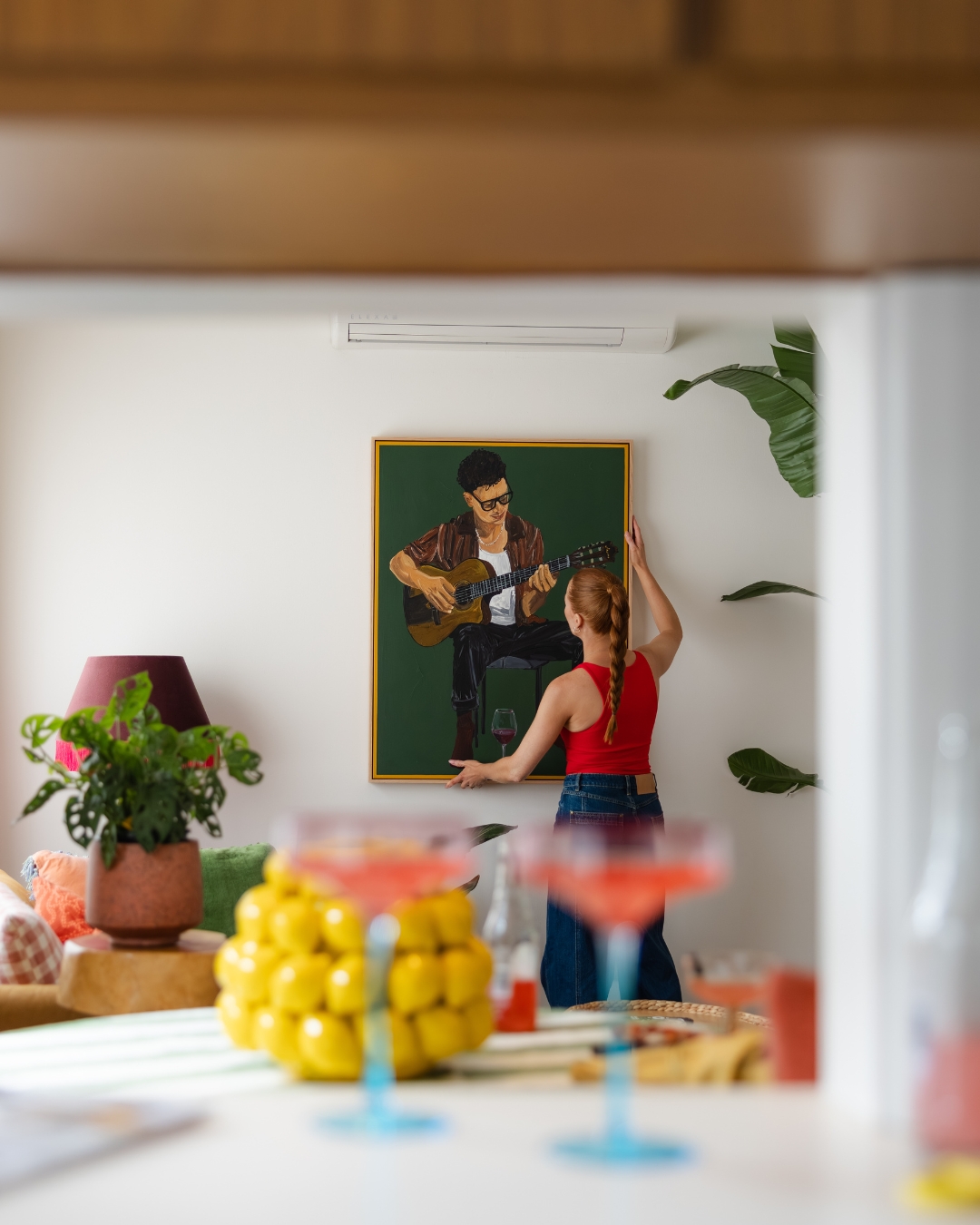 @jessie_feitosa's groovy artwork in the perfect coastal apartment, Beachbank by @oakbank.villas 💛