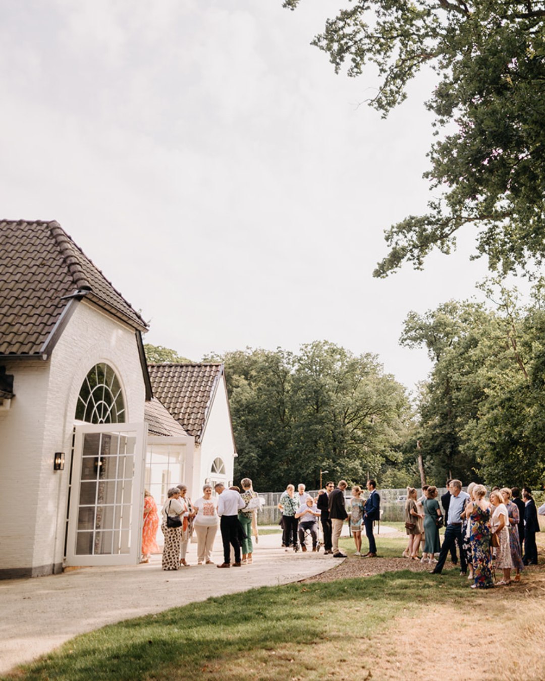 Opzoek naar een mooie en rustige eventlocatie in Limburg? Cachecour biedt charme, ruimte en een groen domein dat je kan gebruiken voor jouw evenement!💛
📸 @hannekelchtermansphoto
#trouwfeest #evenement #kachetvenue #houthalenhelchteren
