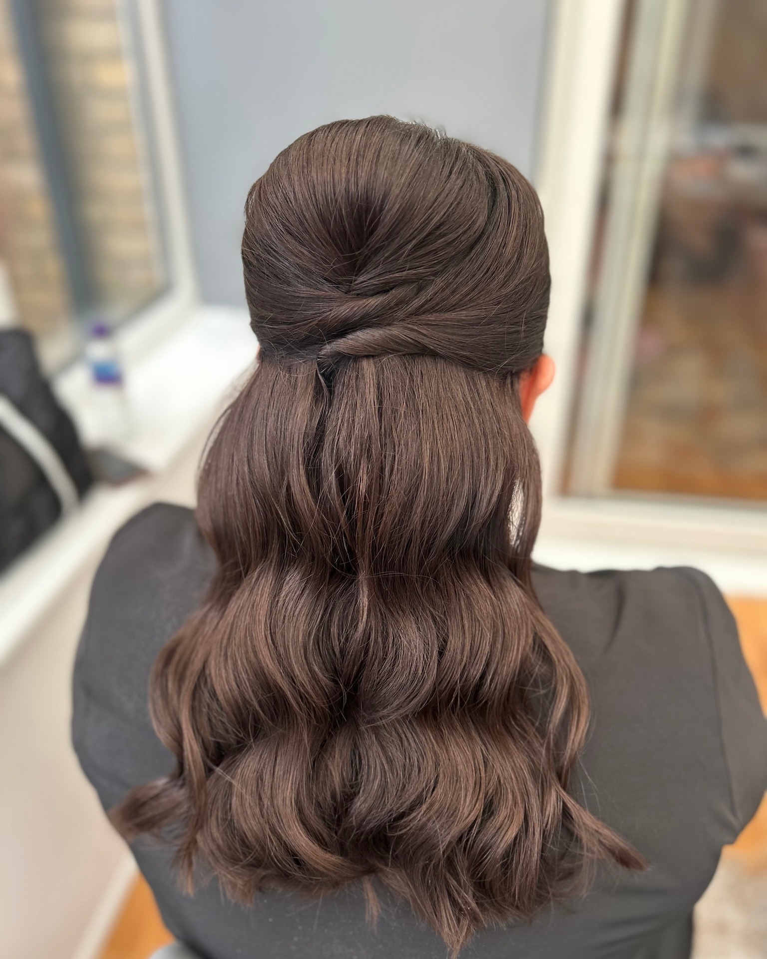 Half Up LOVE! A popular choice every year & for good reason, they are super versatile, suit most hair types/ textures & we can have so much fun with all the variations. The two key things to think about when you're considering a half up style:
- Do you like ears covered or ears showing?
- Are we leaving face framing or having all off the face?
- Are we incorporating any accessories?
#reigatehillgolfclub #reigatehillweddings #reigatehillwedding #reigatehill #reigatehillweddingvenue