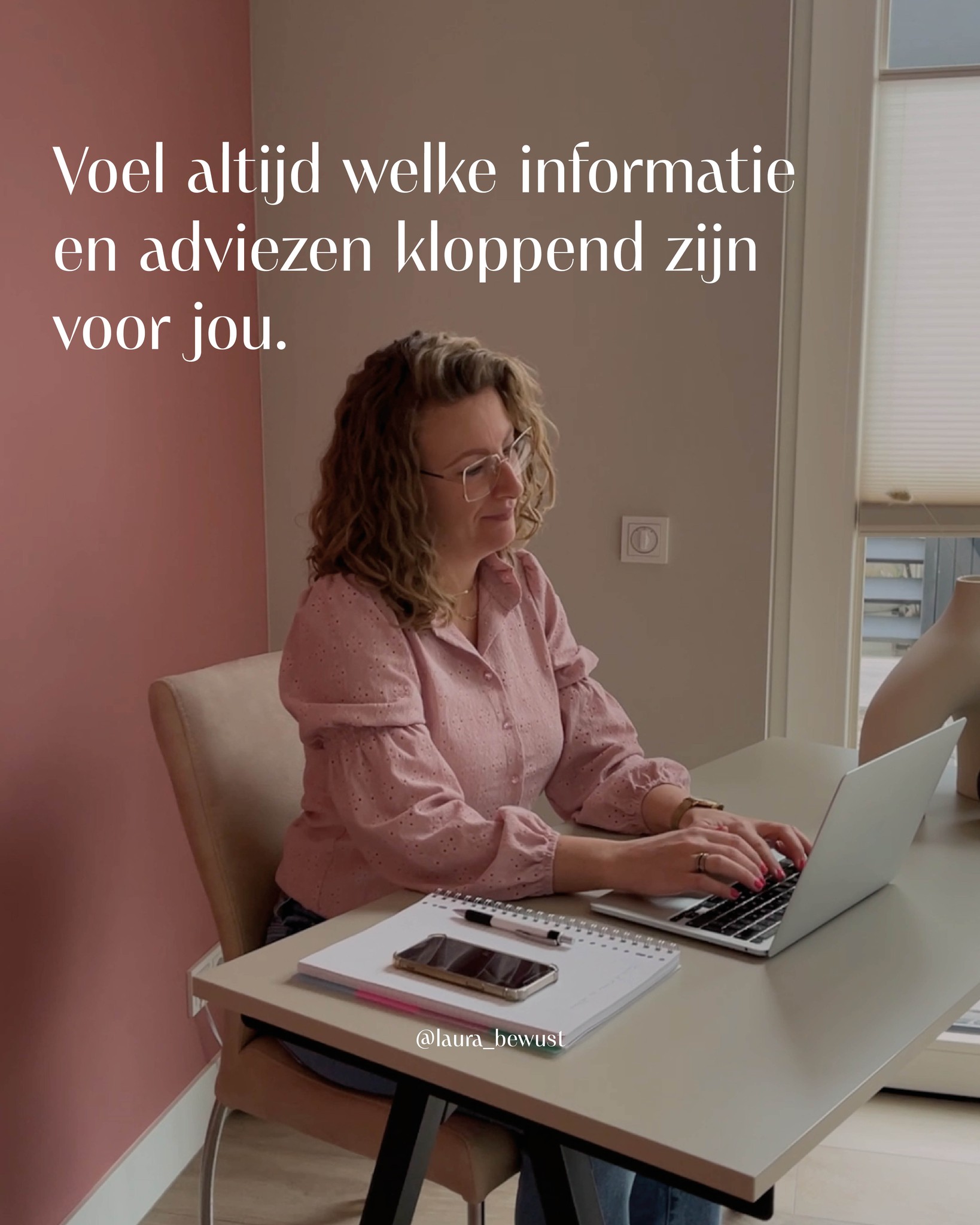 Goede hulp is waardevol. Zeker als je worstelt met fysieke, mentale, emotionele of energetische klachten of vastzit in je proces. Laat je ondersteunen door iemand met ervaring, maar zoek de antwoorden en oplossingen niet alleen buiten jezelf. Vertrouw vooral op je eigen intuïtie en de signalen die jouw lichaam je geeft. Want niemand weet beter wat jij nodig hebt dan jijzelf.
Wat vertelt het je?
Wat heeft het nodig om te helen?
Er is geen therapeut, coach, ouder, partner, vriend of spirituele guru die exact begrijpt wat jij voelt, denkt en ervaart.
De visie en kennis van een ander kan je helpen, ondersteunen en uitnodigen om op een nieuwe manier ergens naar te kijken. Maar neem niet zomaar klakkeloos alle goedbedoelde adviezen van jan en alleman aan.
Voel altijd welke informatie en adviezen kloppend zijn voor jóu. Want wat voor een ander werkt, is geen garantie voor heling of transformatie bij jou. Neem de tijd om te luisteren naar je eigen lichaam, het wijst je altijd de weg.
#zelfheling #intuïtievolgen #lichaamswijsheid #bewustzijn #innerlijkproces #vertrouwenopjelijf #holistischleven