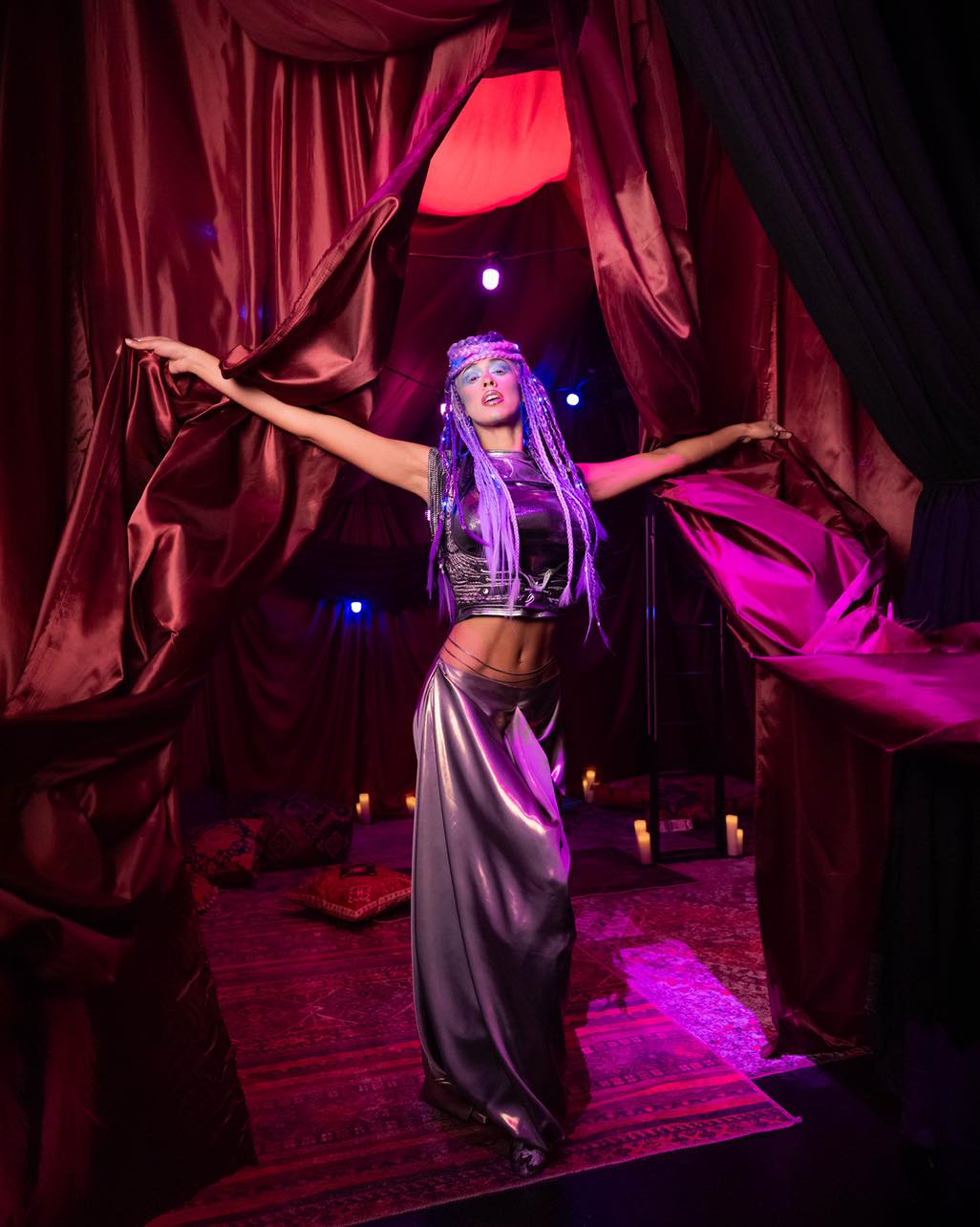 Stepping into the weekend like...
#HitchhikersGuideLive