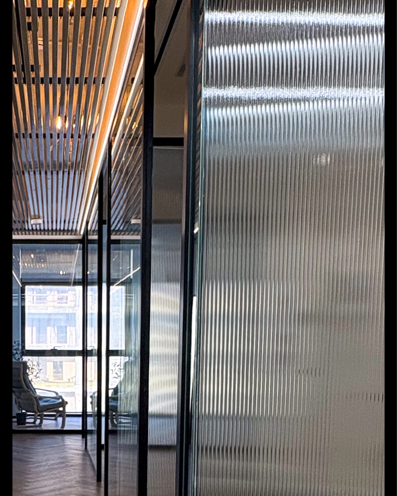 Texture. Light. Transparency ✨ תמונה 1 מתוך 2 #gla…