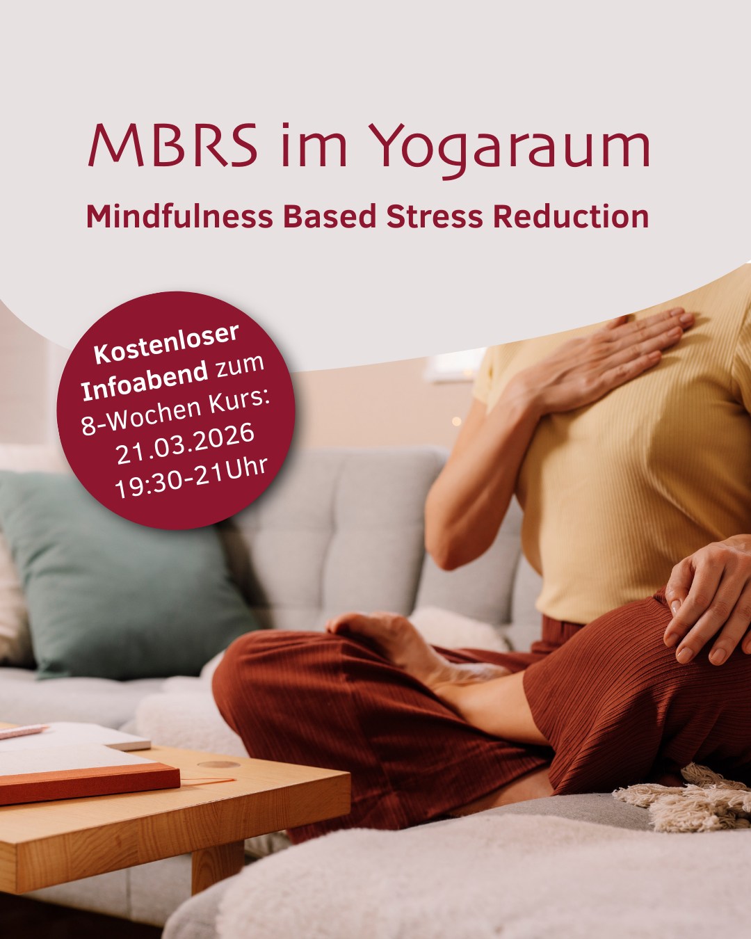 🌿 Fühlst du dich oft gestresst – und wünschst dir einfach mal wieder Luft zum Atmen? Zwischen Alltag, Job, Familie und innerem Gedankenkarussell bleibt oft wenig Raum für dich selbst? Genau hier setzt #MBSR an.
🧠 Was ist #MBSR?
MBSR – Mindfulness Based Stress Reduction ist ein wissenschaftlich fundiertes #Achtsamkeitstraining, das dich dabei unterstützt, Stress bewusst wahrzunehmen und ihm mit mehr Klarheit, Ruhe und Selbstfürsorge zu begegnen.
🤍 Für wen ist der Kurs geeignet?
– bei privatem oder beruflichem Stress
– Nervosität & innerer Unruhe
– Konzentrationsmangel & Grübeleien
– Erschöpfung & Niedergeschlagenheit
– psychosomatischen Beschwerden
– dem Wunsch nach mehr Balance & Stabilität
✨ Was dir der 8-Wochen-Kurs schenkt:
– mehr Ruhe & Gelassenheit im Alltag
– konkrete Techniken für seelische & körperliche Belastungen
– Stressmomente frühzeitig erkennen & regulieren
– neue Energie, Klarheit & Lebensfreude
🧘♀️ Inhalte des Kurses:
– Schulung der Körperwahrnehmung (z. B. Bodyscan)
– achtsame Körperübungen, sanftes Yoga & Dehnungen
– geführte Meditationen & Achtsamkeitspraxis
📅 Kursstart: ab 30.01.2026
🕖 Freitags | 19:30 – 22:00 Uhr
📍 Yogaraum Ravensburg
👤 Kursleitung: Thomas Sacher
👉Investition für 8 Termine inkl. Unterrichtmaterialien: 350 €
🌟 Kostenloser Infoabend:
📆 21.03. | 19:30 – 21:00 Uhr
📍 Yogaraum Ravensburg
💡 Der Kurs ist krankenkassenzertifiziert & wird bezuschusst.
📝 Anmeldung & Infos: www.mbsr-ravensburg.de
🌱 Vielleicht ist genau jetzt der richtige Moment, dir selbst wieder bewusst zu begegnen.
#mbsr #achtsamkeit #stressreduktion #yogaraumravensburg
#mindfulnessbasedstressreduction #stressbewältigung
#mehrgelassenheit #prävention #achtsamleben #achtsamkeitspraxis
#mentalhealth #körpergeistseele #ravensburg #gesundheit