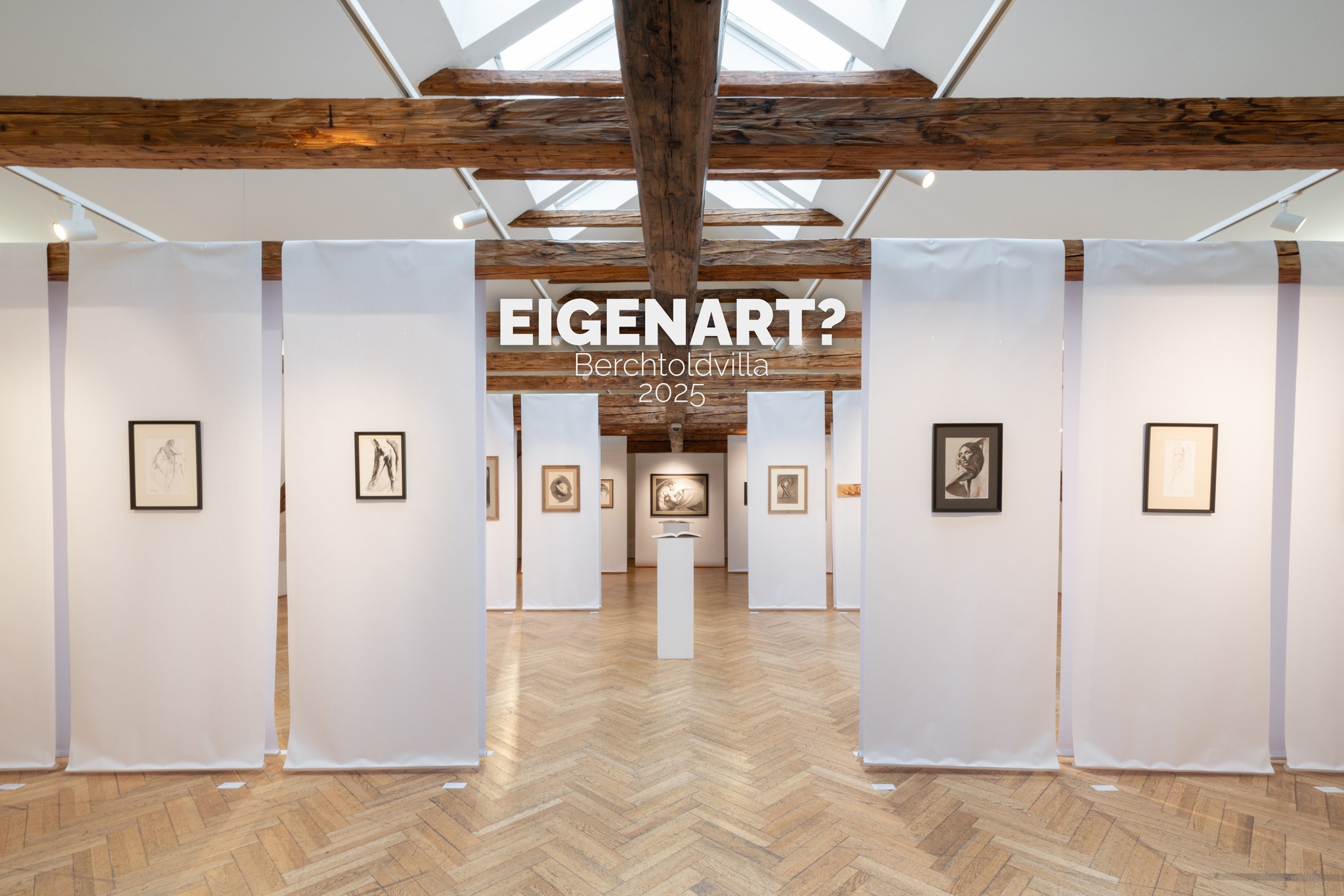 Recap - Vor einem Jahr
Ausstellung: „EIGENART?“ – Körper, Identität, Diversität
Ausstellungsdauer: 11. Jänner – 20. Februar 2024
Unter dem Kollektiv „Duorum“ gestalteten Agnes Grein und ich für sechs Wochen das Dachgeschoss der Berchtoldvilla Salzburg. Die Ausstellung „Eigenart?“, mit insgesamt acht jungen Künstler*innen, wurde gemeinsam mit @magda_m_mayr kuratiert.
Mehr Informationen:
https://www.artbv-salzburg.com/eigenart/
Fotos: @oneview.design
--------------------
Recap of the Exhibition: “EIGENART?” – Body, Identity, Diversity
Exhibition Duration: January 11 – February 20, 2024
As the collective “Duorum”, Agnes Grein and I designed the attic space of the Berchtoldvilla Salzburg for six weeks . The exhibition “Eigenart?”, featuring a total of eight young artists, was curated together with @magda_m_mayr.
More information:
https://www.artbv-salzburg.com/eigenart/
Photos: @oneview.design