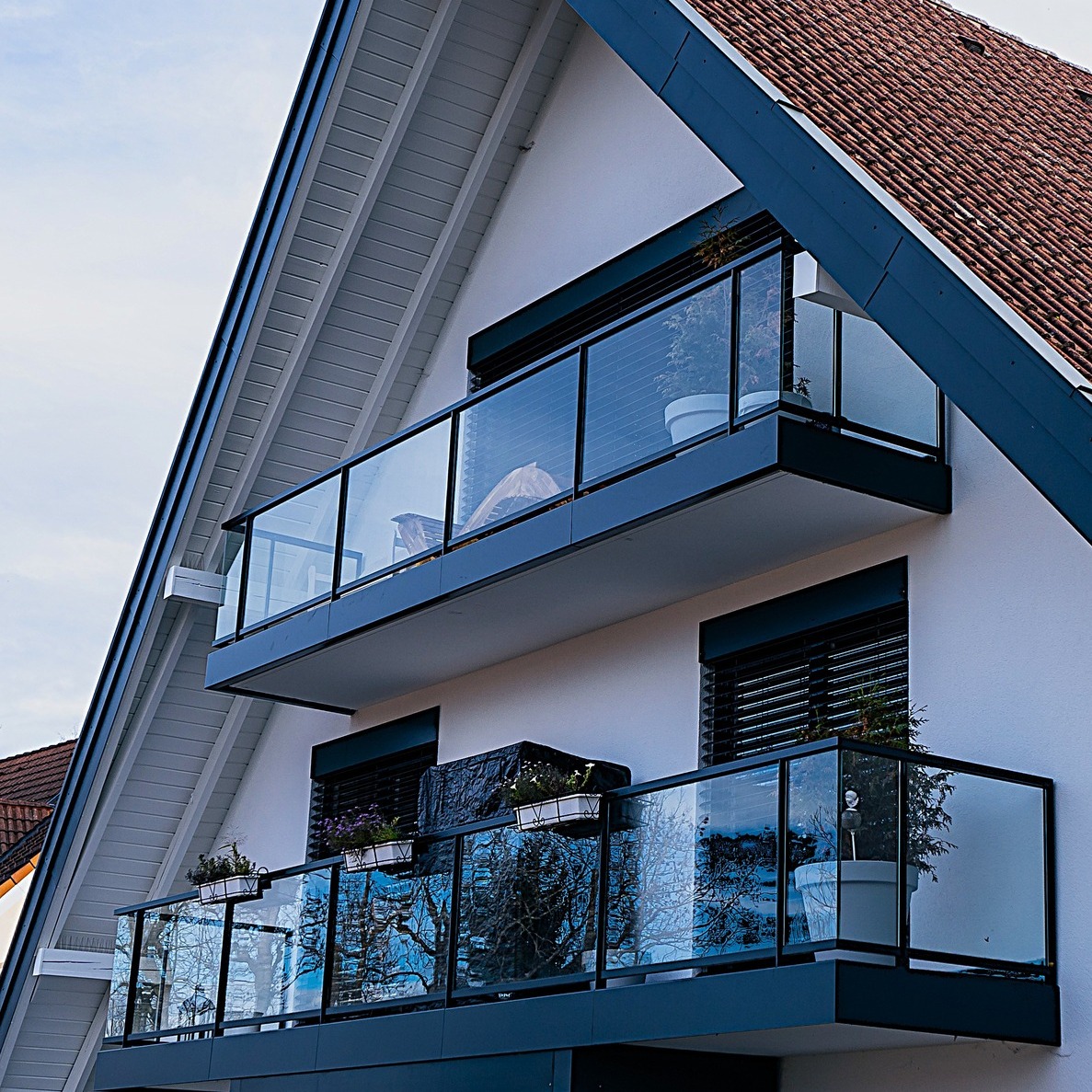 Balkone aus Stahl und Glas.
Dafür stehen wir.
#metallbau #glasgeländer #teamGAST