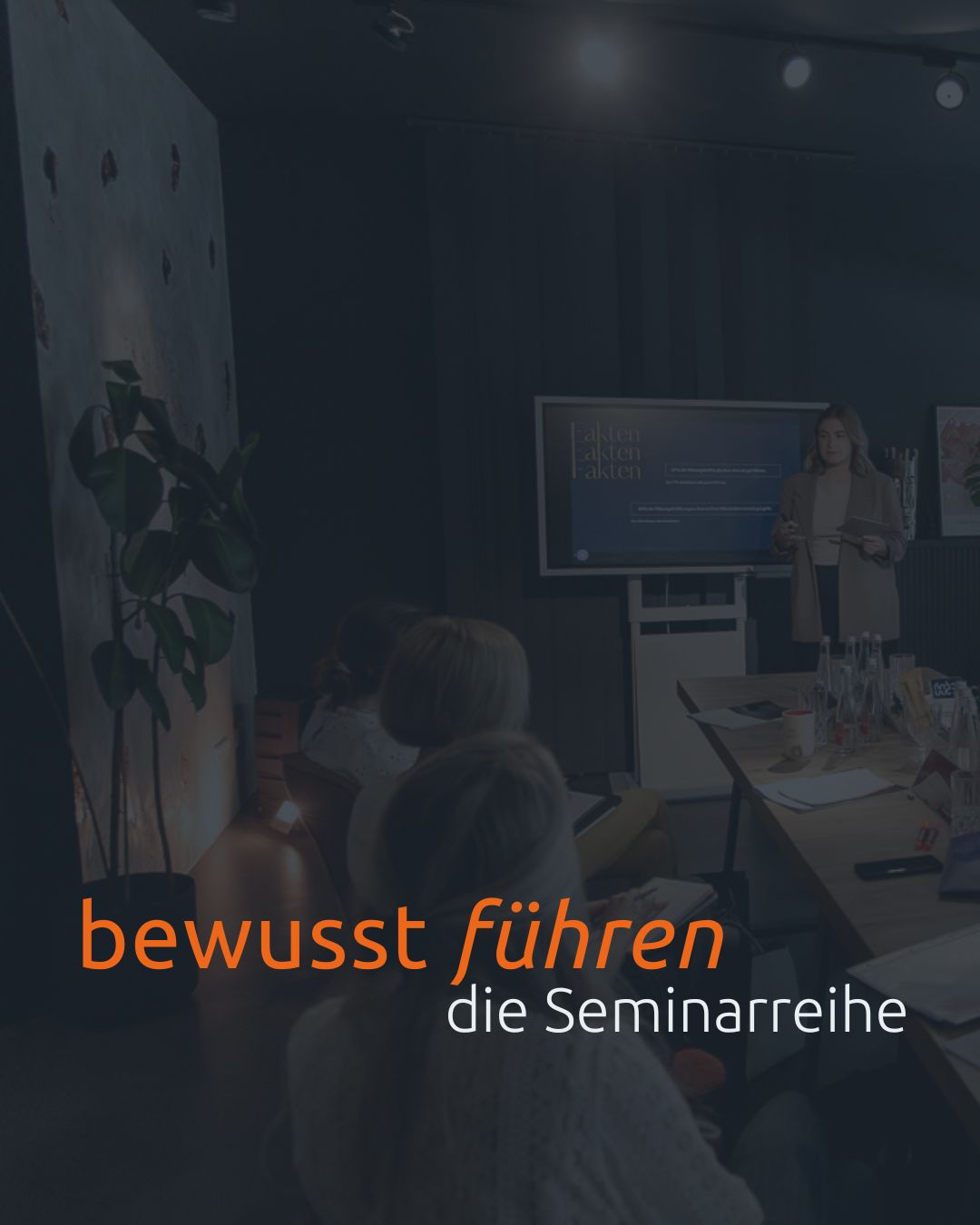 Du möchtest etwas verändern?
Du wünschst dir einen Alltag, der sich dir anpasst –
und nicht umgekehrt?
Du willst ein Team, das dir den Rücken frei hält
und dem du wirklich vertraust?
Du möchtest schwierige Gespräche klar, ruhig und selbstsicher führen –
ohne sie aufzuschieben oder dich danach zu hinterfragen?
Dann bist du hier richtig.
Genau dafür habe ich die Seminarreihe "bewusst führen" entwickelt.
Egal, wo du gerade stehst:
Ob du bei dir selbst ansetzen willst,
in deine Rolle als Leaderin wachsen möchtest,
dein Team professioneller führen willst
oder Kommunikation endlich sicher beherrschen willst –
die Seminare sind für dich.
Alle Termine & Informationen findest du im Link in meiner Bio.
PS: und falls du unsicher bist, welches Seminar gerade für dich am meisten Sinn macht, dann schreibe mir eine Nachricht und wir finden es gemeinsam heraus 🤍