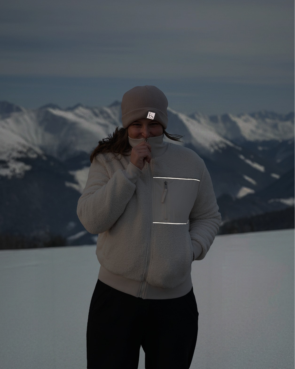 Soft by day. Smart by night.
De Teddy Jackets houden je warm. En wanneer het donker wordt, lichten de reflecterende details op.
#reflectyourstyle #reflective #teddyjackets #newin