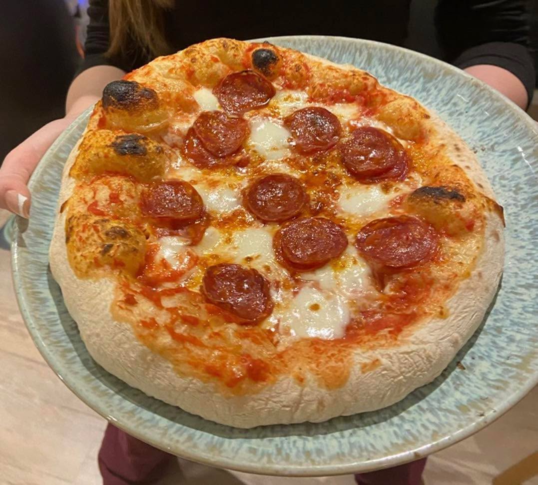 A customer sent me a picture of a banger of a pizza from the oven, making our Dough look super charged with air 🍕 ❤️
#Pizza #PizzaLovers #PizzaTime
#PizzaLife #PizzaOfTheDay
#NeapolitanPizza #ArtisanPizza
#SourdoughPizza #FreshDough
