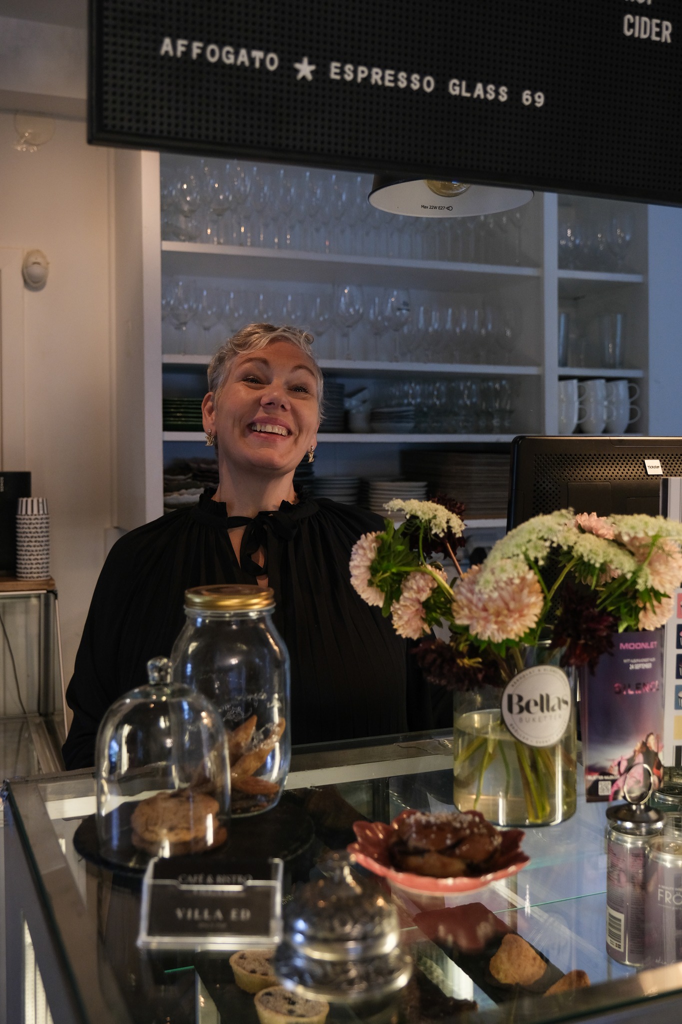 Kom förbi i helgen och njut av en god lunch eller fika ☕️ Glöm inte kika in i våra butiker där du kan hitta fina reafynd ✨
Öppettider i helgen: 11–16
Vi hoppas vi ses ❤️
Vi på Villa Ed
Inredningsbutik @villaedinredning
Klädbutik @villaed_by_glozzy
Café & Bistro @cafevillaed
Frisörer @villaed.frisorerna
Injektionsbehandlare @beautylin.se
Kroppsvård & Massage @lindaholtzkroppsvard
Inemotion Psykologi @inemotionpsykologi
Keramik @lerkallan
Skulpturskogen Villa Ed