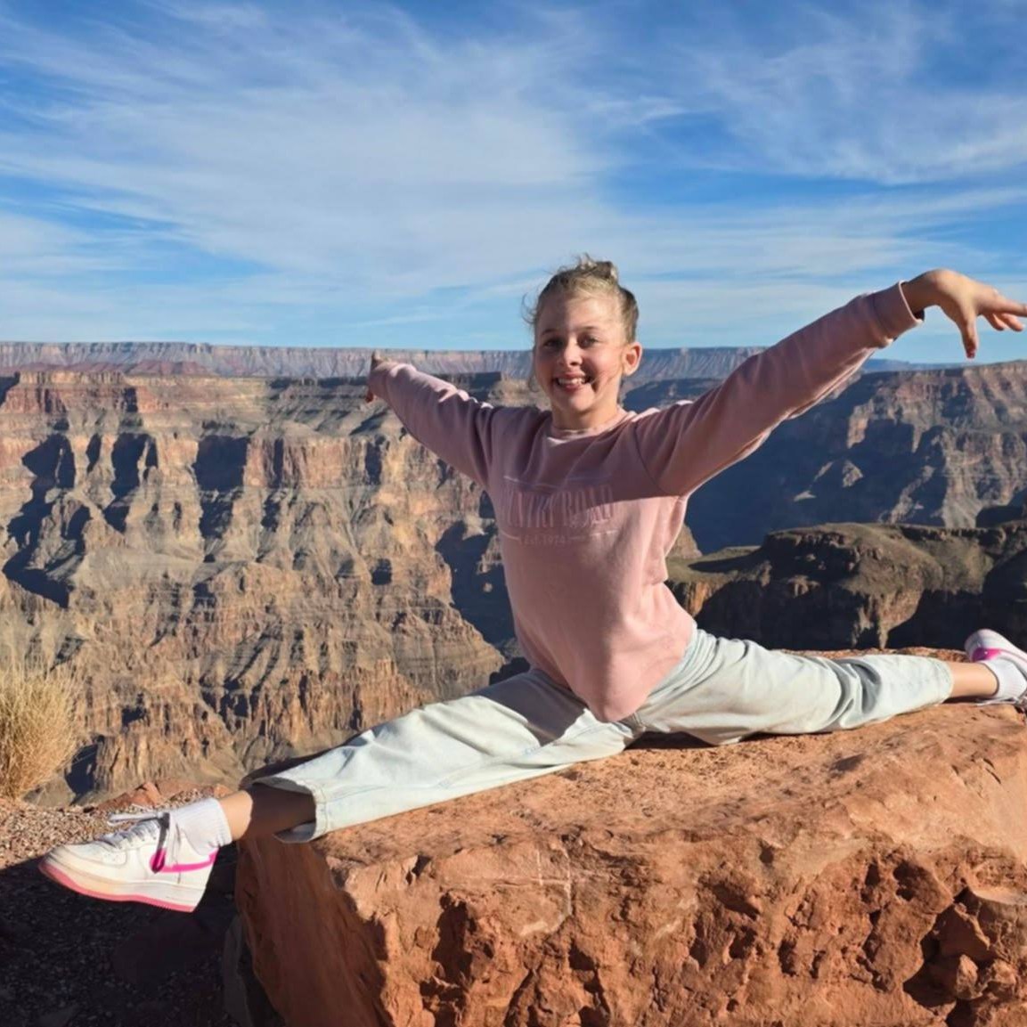 Holiday mode: ON 🧳
Gymnastics mode: ALWAYS ON 🤸♀️
Most people go on holidays to relax, but gymnasts on holidays still find time to train! From the gym floor to the Grand Canyon, Heidi from Team Lyra proves that gymnastics doesn't stop just because the scenery changes. Because for many of our gymnasts, gymnastics isn't just something you do, it's who you are ... no matter where you are.
Love it, Heidi!