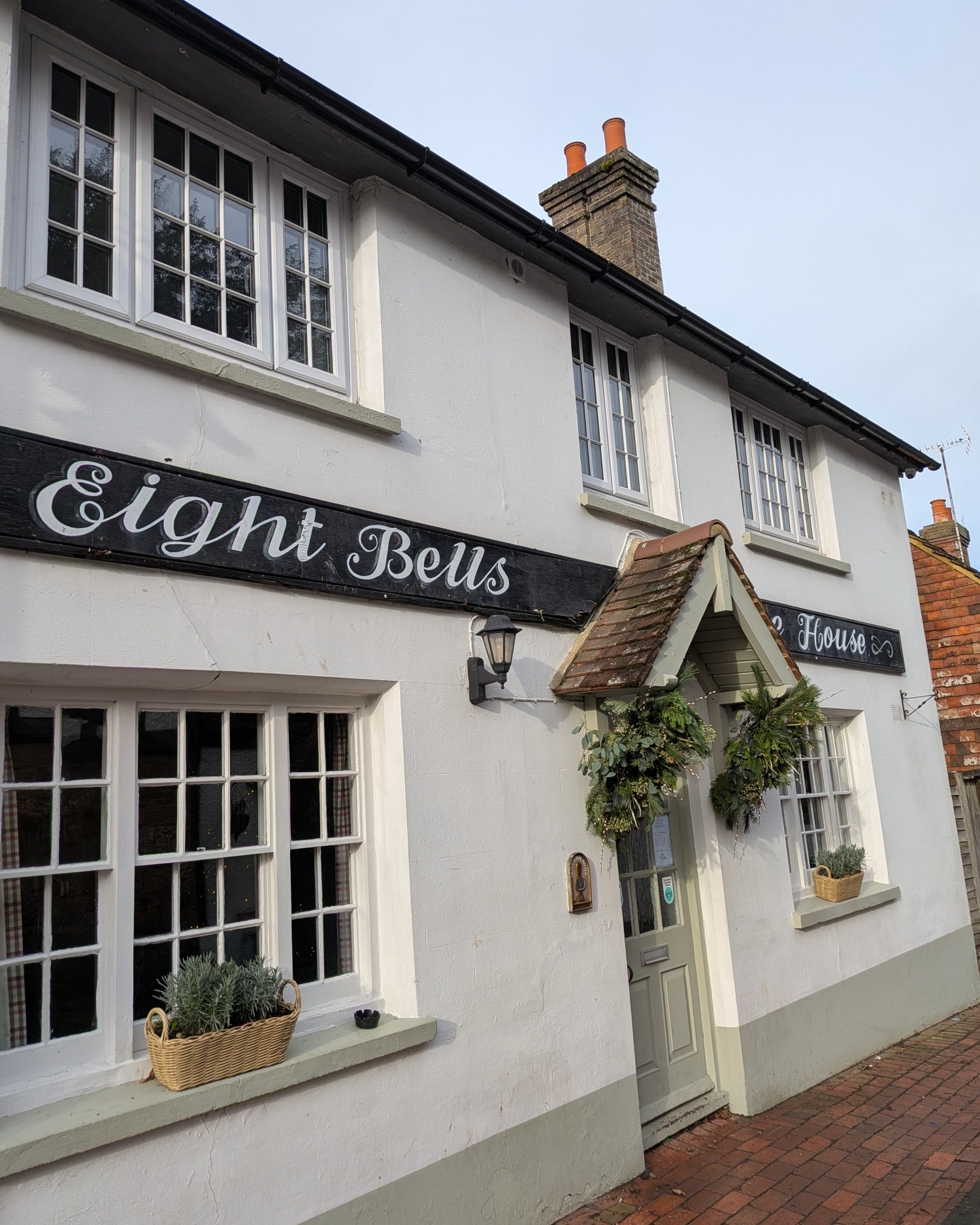 Get ready to dust off those thinking caps—the first Posh Bob’s Quiz of 2026 is here! 🧠✨
Join us on Monday, 2nd February, for a night of big laughs, tricky trivia, and legendary curry. Whether you're a walking encyclopedia or just in it for the poppadoms, we want you there!
The Game Plan:
🍛 7:00 PM: Curry is served!
✍️ 8:00 PM: Pens hit the paper.
Choose your entry:
£15 per person: Includes the quiz PLUS a delicious, home-cooked curry.
£5 per person: Just the quiz (perfect if you’ve already eaten!).
The Rules:
Maximum 6 brains per team. Space fills up fast, so don’t get left out in the cold!
Book Your Spot:
Pre-order your food and reserve your table now to ensure your team has a seat at Posh's table.
Will your team be the first champions of 2026? 🏆 See you there!
Please call 01444657888 , call in or pop us a message to book your table.