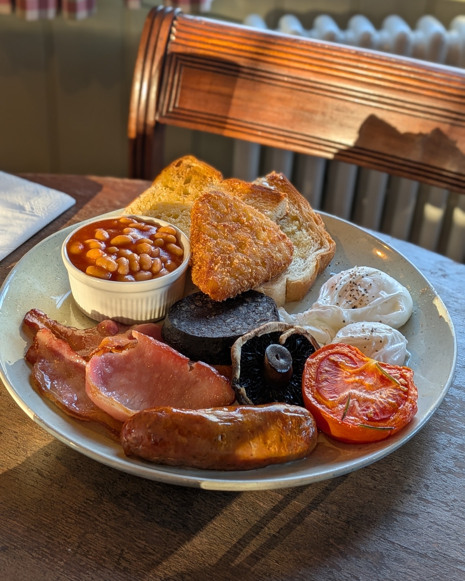 Just a little reminder about our fantastic breakfasts, (even if we do say so ourselves!🫣😁) from a full Eight Bells breakfast to a bacon ciabatta we have something for everyone.
Saturday and Sunday mornings from 8.30am until 11am ☕