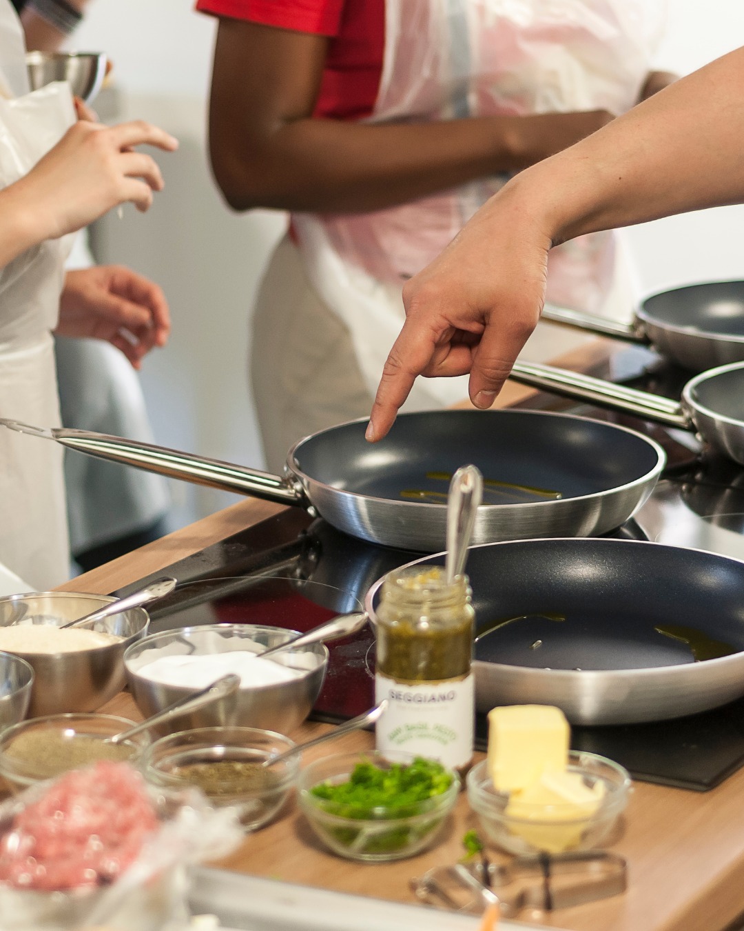 ✨ Why Book with Jenius Social? Because team-building should never feel like a chore.
🔥 Experience-driven – More than just cooking, our events spark teamwork, creativity & problem-solving
📅 Seamless booking – Easy, hassle-free planning with a personal touch
🏆 Built-in challenge – Friendly competition keeps the energy high
🤝 Made for teams – Designed with corporate groups in mind
🎉 Seriously fun – Lively, social & unforgettable
🍸 All-inclusive packages – Cooking, baking, cocktails & drinks covered
Forget boring away days. Cook, compete and connect instead.
Explore our exciting experiences here: https://www.jeniussocial.co.uk/team-building-cooking-experiences
#JeniusSocial #TeamBuildingLondon #CorporateEvents #CookTogether #CompanyCulture