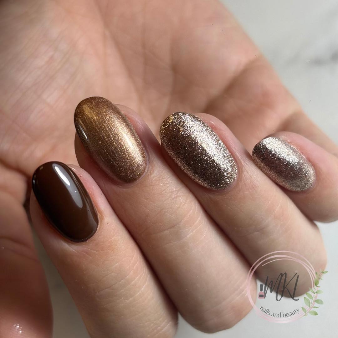 🤎✨ Deze tinten geven je nails een classy maar krachtige uitstraling – perfect voor dit seizoen!
Welke kleur is jouw favoriet? 👀💅
#nails #nailart #metallicnails #glamnails #gelnails #nailinspo #nailsofinstagram #beautynails #browntones #goldnails #sparklenails #naildesign #nailaddict #instanails #mklnails #nailsandbeauty #handmodel #salonnails