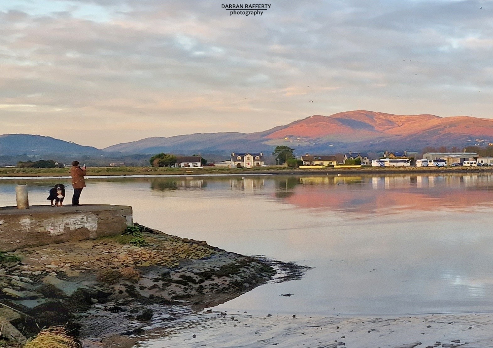 Soldiers Point, Dundalk Bay 🌊📍
Quiet and reflective today, Soldiers Point carries layers of history beneath its calm surface. The name dates back to the 18th and 19th centuries, when it was a strategic coastal lookout, guarding access to Dundalk Bay and the busy quay beyond.
Now, the role is very different. Still waters mirror the surrounding landscape, with the Cooley Mountains glowing softly in the distance and locals stopping to enjoy a moment of tranquility by the bay 🌄✨ It’s a place where history, nature and everyday life gently meet.
Have you ever paused here to take in the view?
📸 credit dundalkphotos.com / Darran Rafferty
#SeaLouth #IrelandsAncientEast #KeepDiscovering #See #Admire #DundalkBay #SoldiersPoint #CoastalHeritage #HistoricLouth