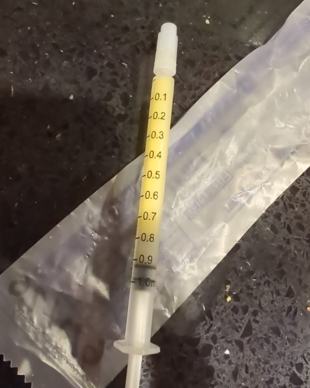 ✨ Harvesting Liquid Gold Why do it?
Harvesting colostrum before baby arrives is one of the best ways to prep🤱
🛡️ Immunity: It’s a concentrated full of antibodies.
👌🏻Perfect if baby has low blood sugar or trouble latching early on.
💩 Clear Jaundice: Helps baby pass their first stool quickly.
💪 Mum Skills: Gives you a head start on learning how your body works!
Usually started around 36-37 weeks with your HCP.
It is no indication of supply some people find they cab hand express well others not.
#LiquidGold #PregnancyTips #Colostrum #BreastfeedingSupport
