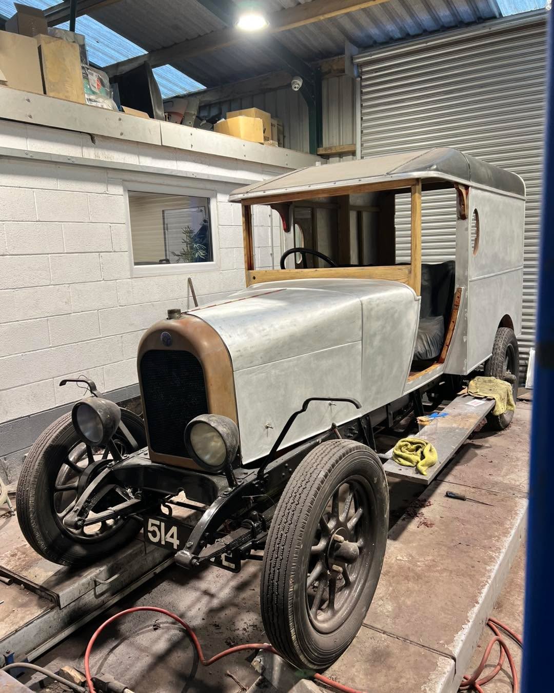 Next stage for the Morris, paint.
#classiccarrestoration #hdrestorations #classiccars #morris1100 #morris1000minor #morris1000van #morrisvan