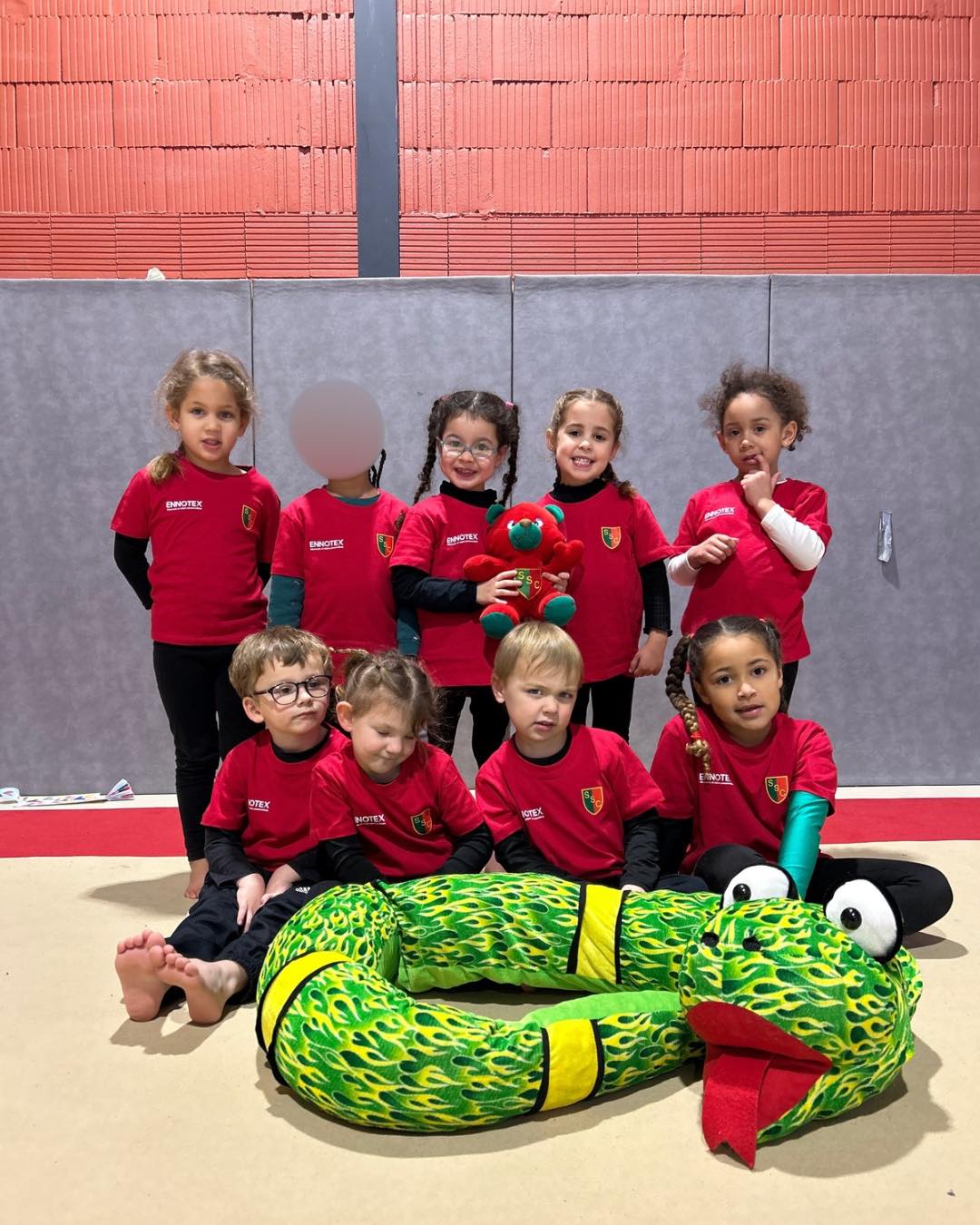 Nos Ouisti’Gym ont participé à leur compétition à Sainte Geneviève des bois le dimanche 11 janvier !
May Lee, Anaïs, Liya, Olivia, Angie, Raphaël, Rose, Noah et Lalie ont représenté les couleurs de la SSC en évoluant sur 4 parcours différents 💪🏻 : suspension, rotation, impulsion et équilibre !
Ils étaient bien sûr accompagnés de leur coachs, de juges et de leurs fans ☺️
Encore un grand bravo à nos petits gymnastes 🎉
#ssc #sscgym #corbeilessonnes #sport #gymnastique #fscf #gymnastiqueartistique #saison20252026
