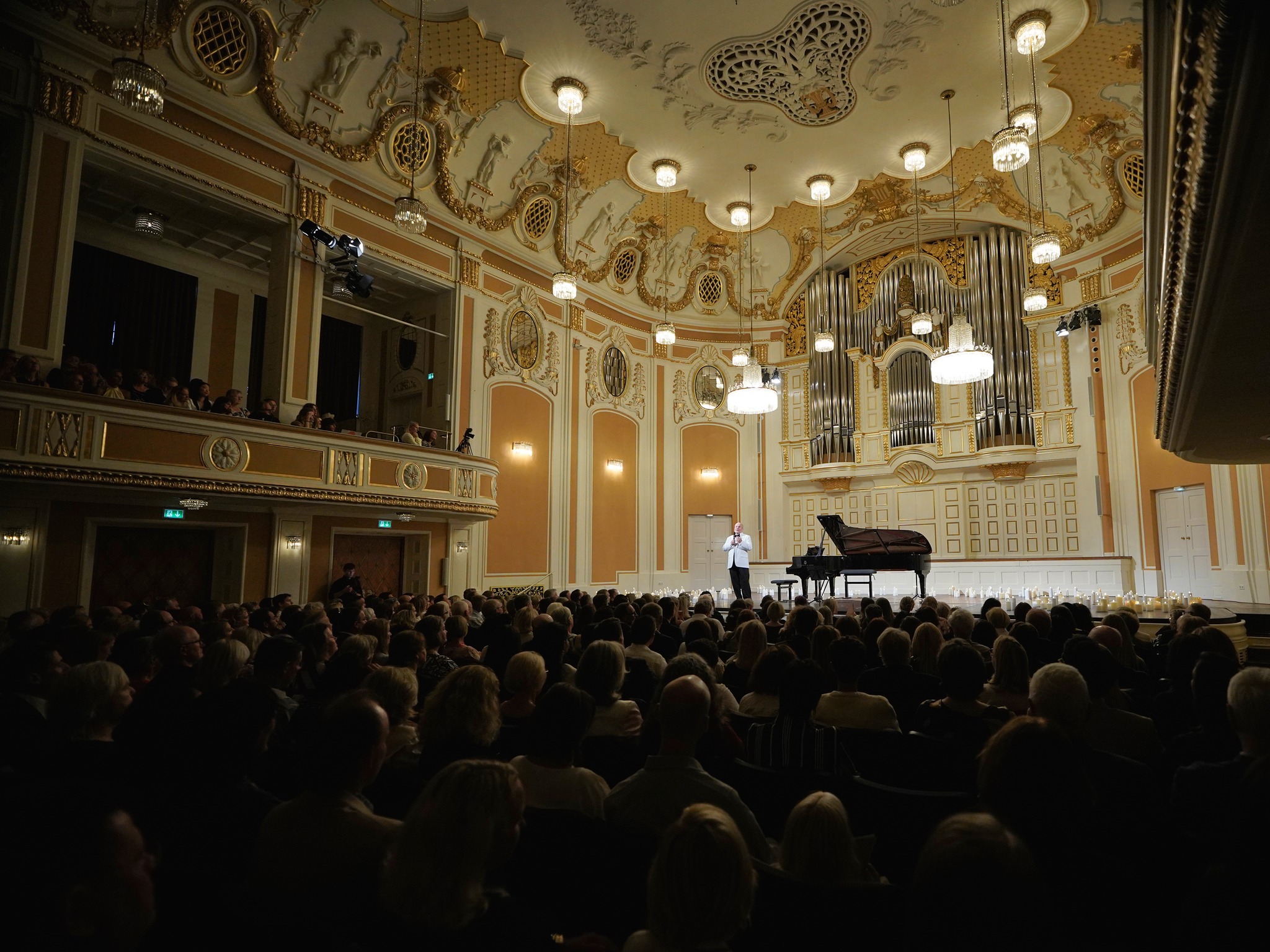 ✨ Ein besonderer Ort für besondere Momente ✨
(English version below)
Der Große Saal der Internationalen Stiftung Mozarteum (@stiftungmozarteum) in Salzburg — ein Raum voller Geschichte, Klang und Atmosphäre.�Umso mehr freut es uns, dass KlangBlickMomente auch 2026 wieder in diesem prachtvollen Konzertsaal stattfinden wird.
🗓️ 12. September 2026
---
The Great Hall of the International Mozarteum Foundation in Salzburg — a place rich in history, sound, and atmosphere.�We are delighted that KlangBlickMomente will once again take place in this magnificent concert hall in 2026.
🗓️ September 12th 2026