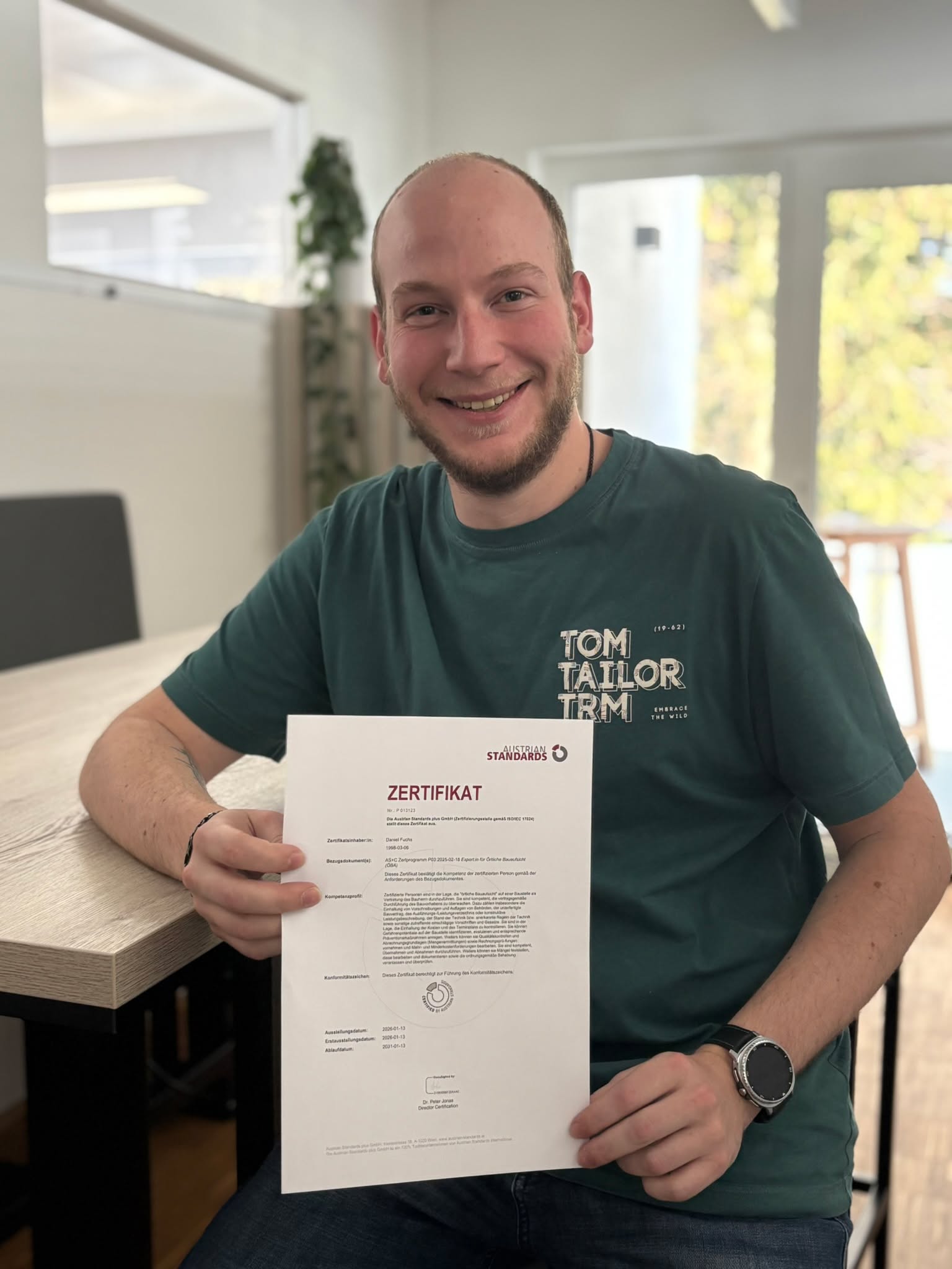 🎉 Gratulation, Daniel! 🎉
Unser Kollege @daniel_fuchs_ hat am 13.01.2026 die Zertifizierung „Expert:in für Örtliche Bauaufsicht (ÖBA)” erfolgreich abgeschlossen. 👷♂️✅
Wir freuen uns sehr und sind stolz, dich im Team zu haben – weiterhin viel Erfolg! 🚀
#zertifizierung #öba #örtlichebauaufsicht #weiterbildung