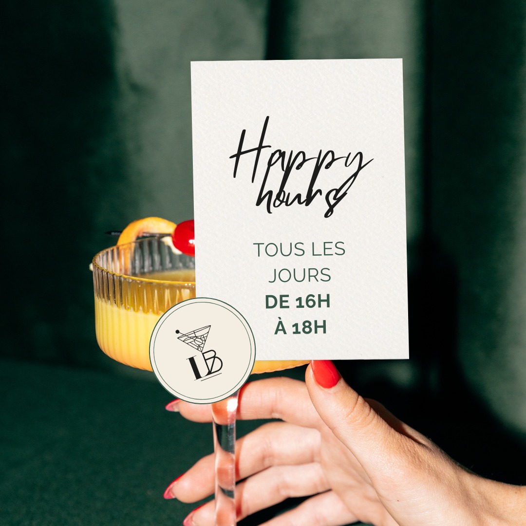 🍹 Non, tu ne rêves pas…
Au Lili’s Bar, on reprend les bonnes habitudes 🤩
Du mercredi au samedi,
⏰ Happy Hours de 16h à 18h
👉 1 + 1 offert sur cette sélection de boissons et tapas.
Oui, oui.
Tu commandes un verre…
👉 le deuxième arrive tout seul.
Parce que la vie est déjà assez sérieuse comme ça 😉
Ambiance gourmande, verres bien choisis, moment qui s’étire…
Bref, le Lili’s fait ce qu’il sait faire de mieux :
te recevoir comme il faut.
📍 Lili’s Bar
🍸 Du mercredi au samedi
🕓 16h → 18h