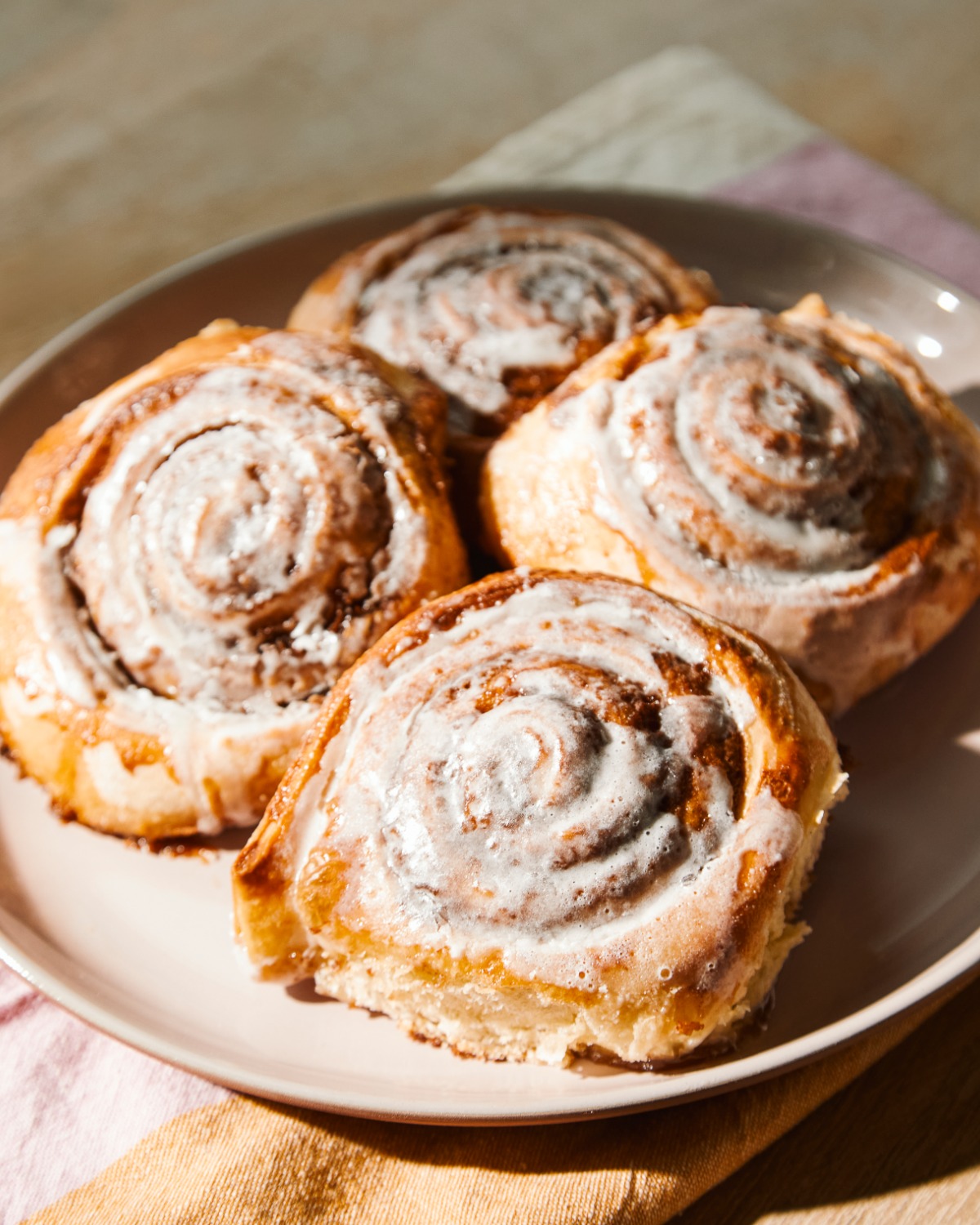 Four buns. Taking it Sunday slow.
#swirlsunday #canadianowned #shoplocal #eatwell #cinnamonrolls #cinnamon #icing #freshbaked #naturalfood #cinnamonbuns #sweettooth #naturalfood #decadent