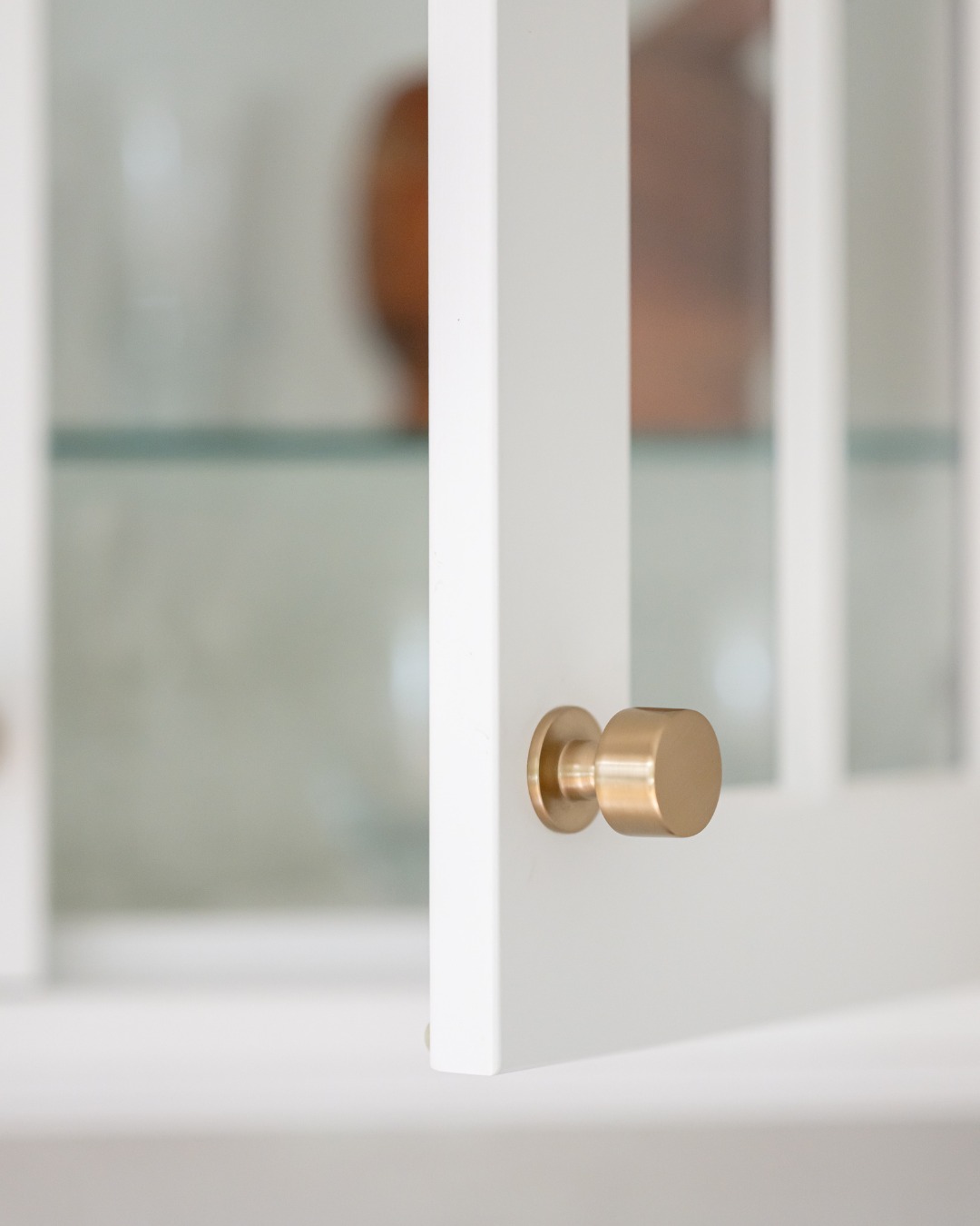 ๐๐ฆ๐๐ฅ๐ฅ ๐๐๐ญ๐๐ข๐ฅ๐ฌ, ๐๐ข๐ ๐ข๐ฆ๐ฉ๐๐๐ญ.
@topknobs Brixton pulls add the perfect finishing touch.
.
.
#CabinetHardware #DesignDetails #TopKnobs