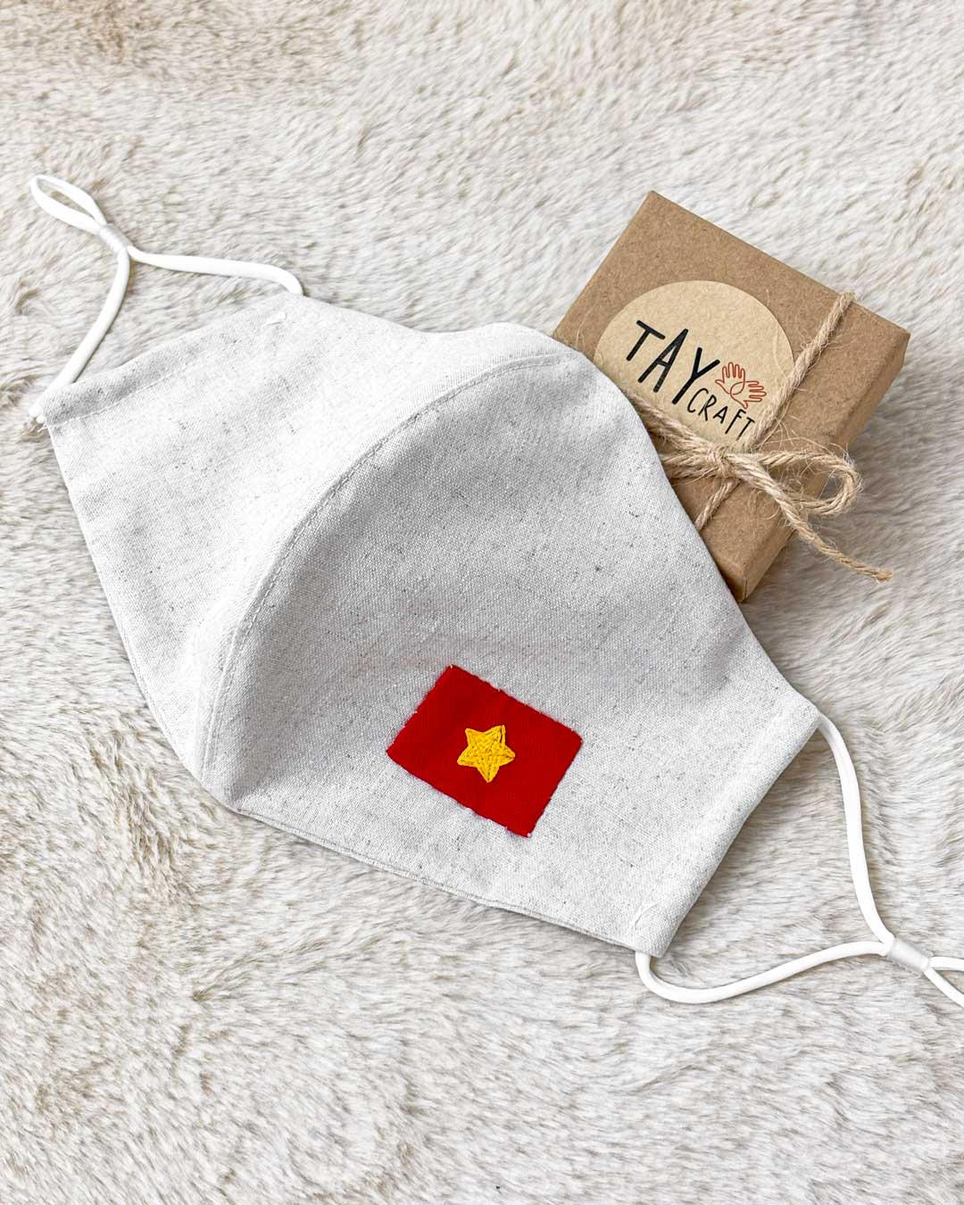 Đeo cờ Việt Nam đi khắp muôn nơi 🥰🇻🇳
__
-𝐓𝐀𝐘 𝐂𝐫𝐚𝐟𝐭-
Hand Embroidery | Organic Clothing
https://www.taycraftvn.com
IG/FB: taycraftvn
__
#thêu_tay #handembroidery #embroidery #handmade #taycraft #taycraftvn #handmadegifts #giftset #GiftIdeas #theutay #theutaythucong