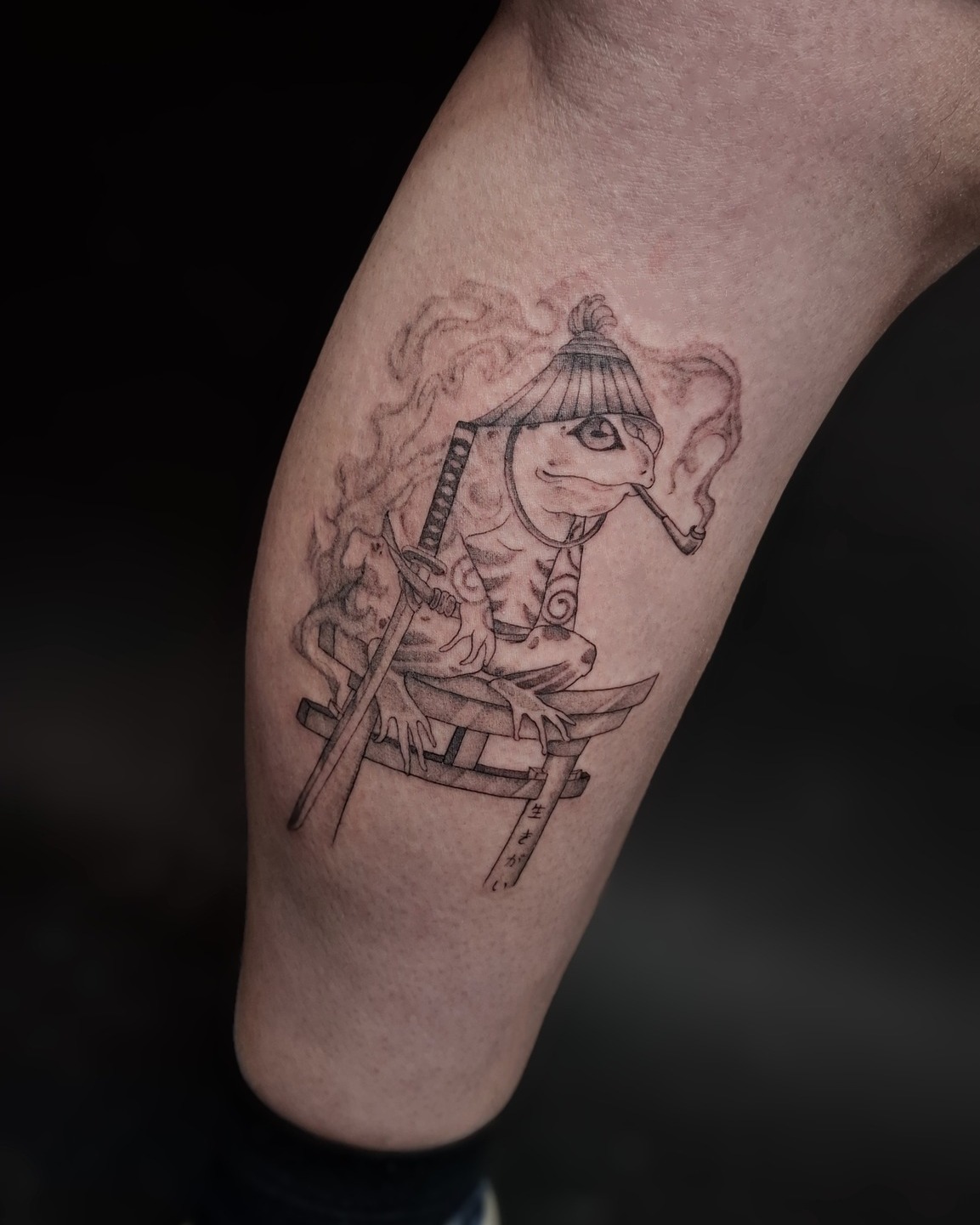 Cute, strange, and full of attitude 🐸 by @luneink
This Japanese frog tattoo is all about personality — expressive linework, playful symbolism, and just the right balance between cute and fierce.
Done at @thelostoasistattoo
Winter is underrated tattoo season: better healing, comfy layers, and cozy studio vibes while bringing unique characters to life ❄️🔥
If you’re into illustrative or folklore-inspired tattoos, this is your sign.
✨ Want ink like this? 👉 DM @luneink or email luneink.info@gmail.com
to book your spot! ✉️