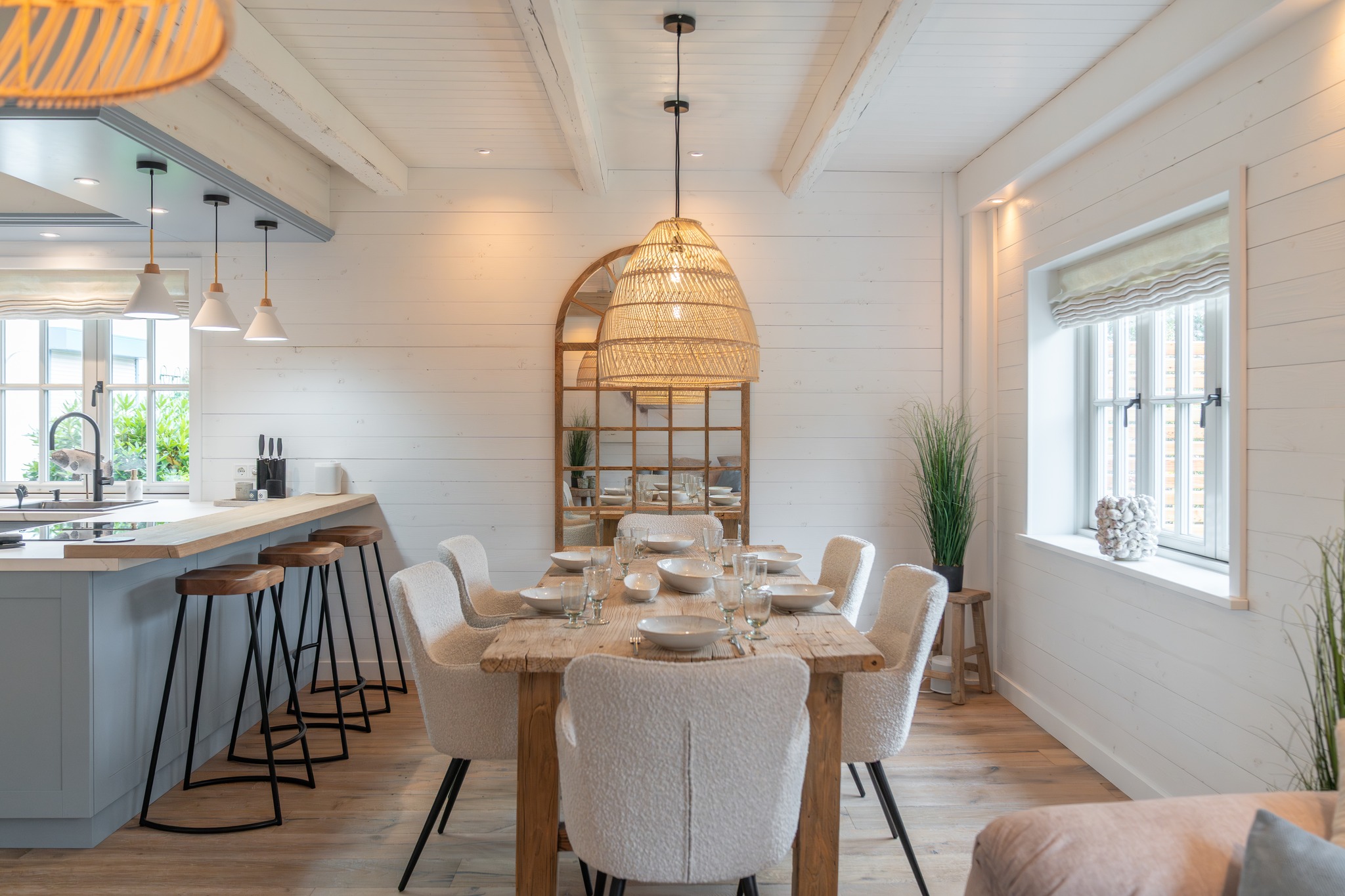 Ich möchte euch wieder mehr Einblicke in meine Referenzen geben, vor allem aus dem Homestaging, aber auch aus der Fotografie. Den Anfang in diesem Jahr macht ein wunderschönes Ferienhaus in St. Peter-Ording von @golde_spo , mit einem Interior, in dem man sofort ankommen und Urlaub machen möchte.
Alles Liebe und euch einen wunderbaren Start in die neue Woche, Anna
#immobilienfotografie #homestaging #luxuryliving #luxusimmobilien #luxuryhome