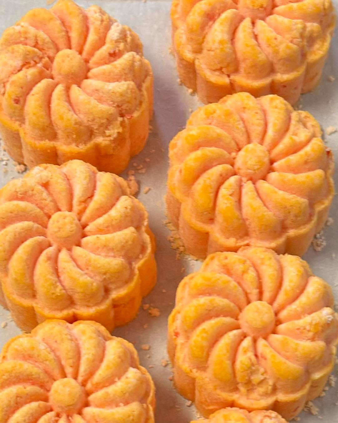 Fresh batch of orange shower steamers 🍊
Turning the house and shop into a Nordic spa experience. Clean, citrusy, and so refreshing.
#MudCreekSoapery #OrangeShowerSteamers #FreshBatch #NordicSpaVibes #CitrusAromatherapy #SpaAtHome #HandmadeWellness