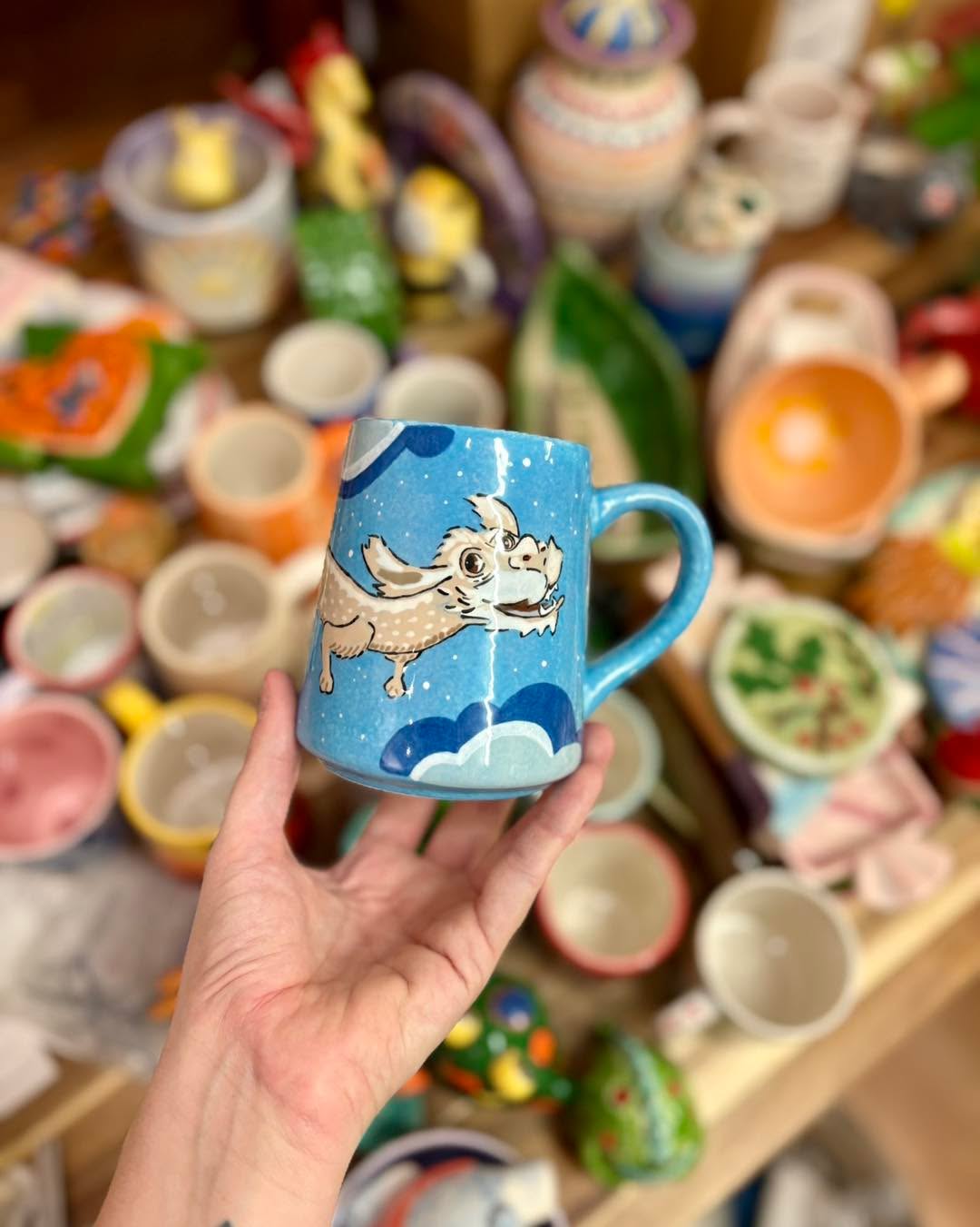 We can finally share this AMAZING mug painted by our Molly 😍
Swipe to see the before + after firing glow up ✨
This one was a gift, so we waited very patiently to share it without ruining the surprise… and now we’re obsessed 🤍
Do you recognise the character? 👀
Drop your guess in the comments ⬇️
Clue: a very nostalgic flying friend ✨🐉
#HappyGlazePottery #OhHappyGlaze #PotteryPainting
#KilnFresh #BeforeAndAfterFiring #PotteryGlowUp
#HandPaintedPottery #CeramicMug #PaintYourOwnPottery
#StudioArtists #TeamTalent #PaintSipCreate
#NostalgiaVibes #GuessTheCharacter #FilmInspo
#GiftIdeasUK #MadeWithLove #CreativeCommunity
#DevonMakers #SupportLocalUK