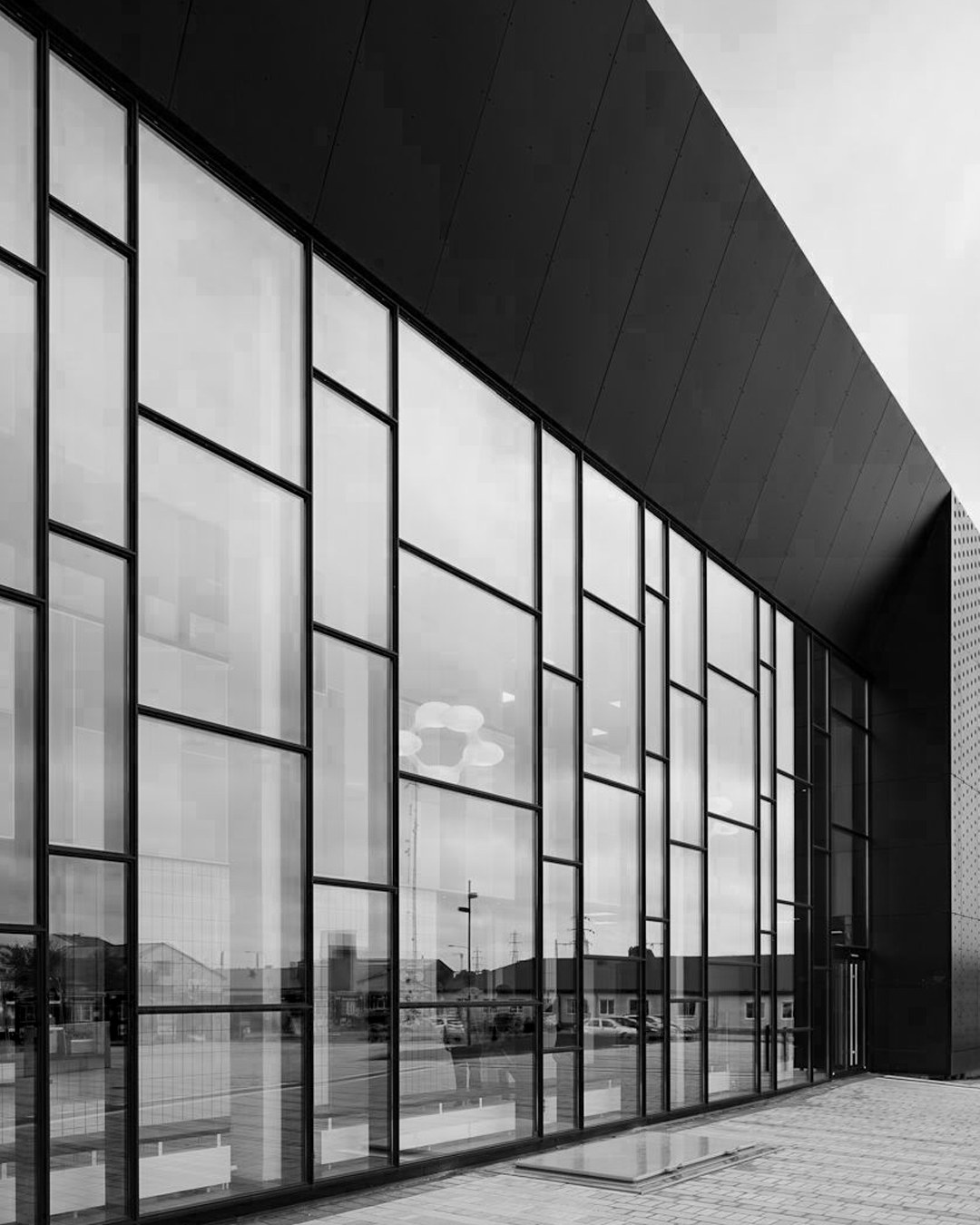 🏗️ Arquitectura que proyecta solidez, visión y futuro.
Diseñamos espacios donde la estética y la funcionalidad se encuentran para dar forma a proyectos que trascienden el tiempo 📐✨
En ROKSA, cada detalle refleja compromiso, precisión y calidad constructiva 🔩
Porque construir bien no es solo levantar estructuras, es crear confianza 🤝
#ROKSA #ArquitecturaIndustrial 🏭 #ConstrucciónInteligente #DiseñoArquitectónico #ProyectosQueInspiran #ArquitecturaModerna