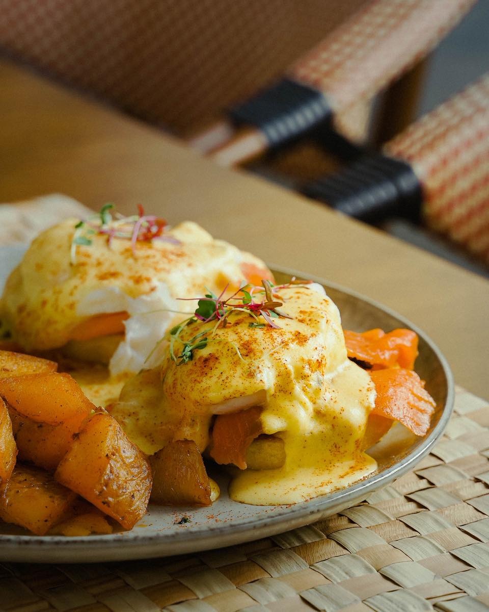 Classic. Elevated. Iconic. 🥂
Smoked Salmon Eggs Benedict.
To book a table, visit www.apartment1b.com/reservations
#gourmetcomfortfood #FoodieFavorites #foodie #foodlover #instagood #foodielife #food #apartment1b #foodiesofinstagram #comfortfood #foodielove #FoodieFinds #foodieheaven #salmon #ınstafood #friday #yummy