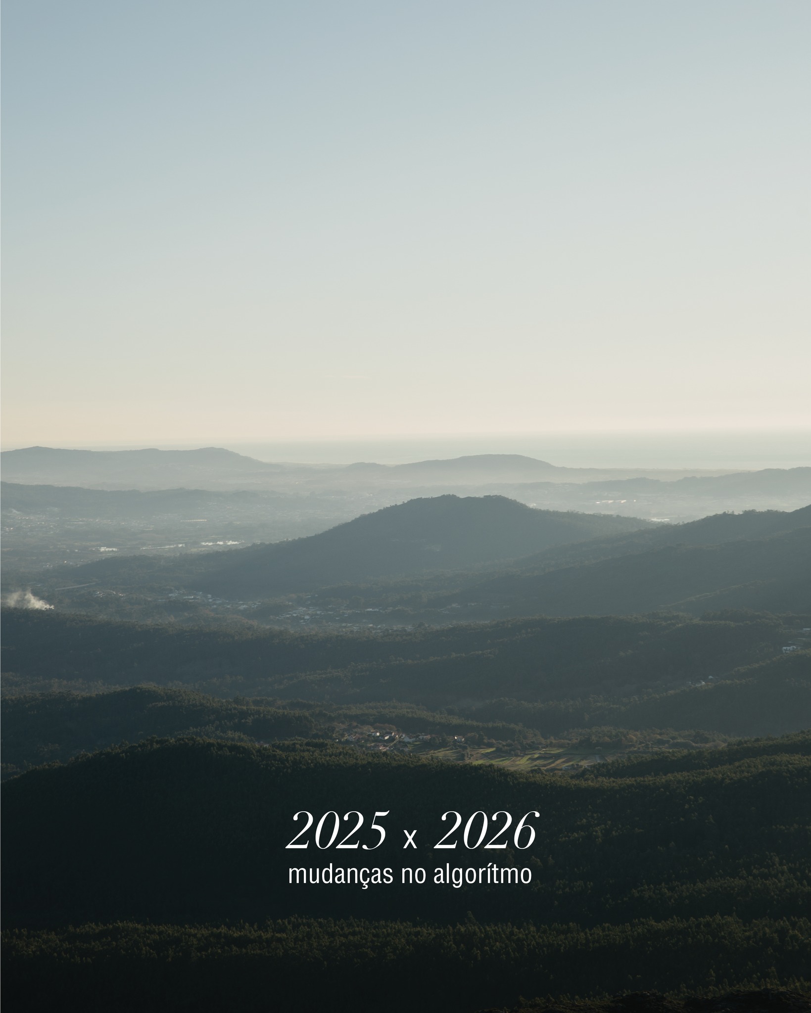 TUDO sobre o Algoritmo do instagram em 2026
Já sei que o algoritmo vos chateia porque altera o tempo todo, foi por isso que criei esta comparação com as principais alterações nesta mudança do ano.
Guarda esta publicação para veres mais tarde e partilha com a amiga ✨
💬 Para receberes um GUIA gratuito sobre o algoritmo. Comenta "GUIA" e recebe no direct 🙅♀️