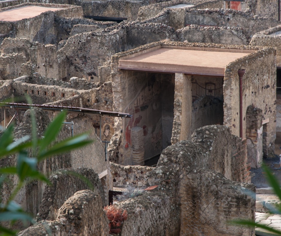Everyone wants to visit Pompeii when they’re in Italy, but have you heard of Herculaneum?
It’s nearby and much smaller, so you’re dealing with fewer crowds. What really stands out is how well preserved it is. You can still see upper floors of homes, wooden doors, even furniture. It feels more personal, like daily life was paused.
Pompeii gives you the big picture. Herculaneum lets you see the details.
What if I told you that you can do both in one tour in Italy?
Planning an Italy trip and want to see both without feeling rushed?
Send me a message and let’s talk options.