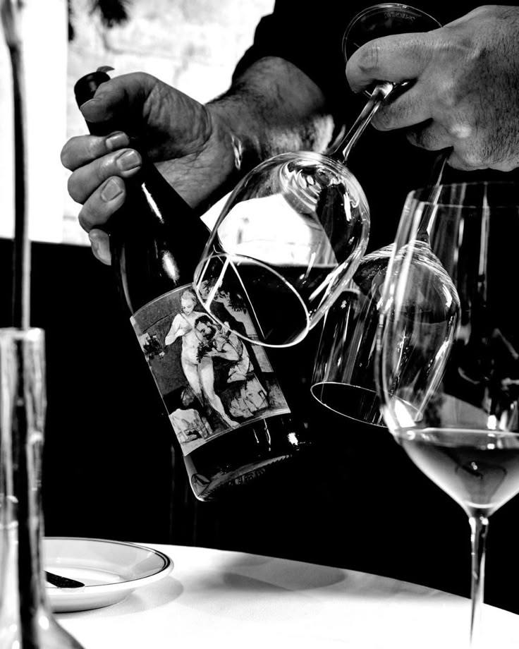 Serendipity ✨
Amikor nem azt találod meg, amit kerestél – mégis pontosan azt, amire szükséged volt.
Egy véletlen beszélgetés.
Egy másik irány.
Egy „hiba”, ami új utat nyit.
Nem szerencse kérdése, hanem nyitottságé.
Hogy mersz lassítani, elengedni a kontrollt és észrevenni azt, ami útközben történik.
Mert a legjobb dolgok gyakran akkor érkeznek, amikor nem keresed őket. 💫
#szépilona #szépilonabisztró #szeretnikellazéletet #buda #budapest
(fotó: Pinterest)