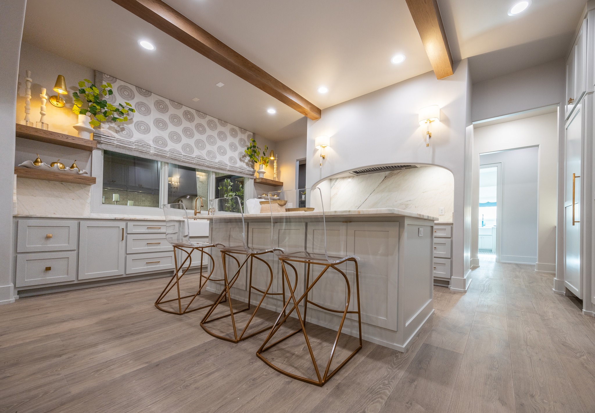 Stop scrolling.... this kitchen is pure perfection 🤍
Builder: @becknalbuildinggroup
#pddtexas #lubbockhome #customhomesoflubbock #kitchendesign #lubbockparadeofhomes #paradeofhomes #ashleyadamsmedia