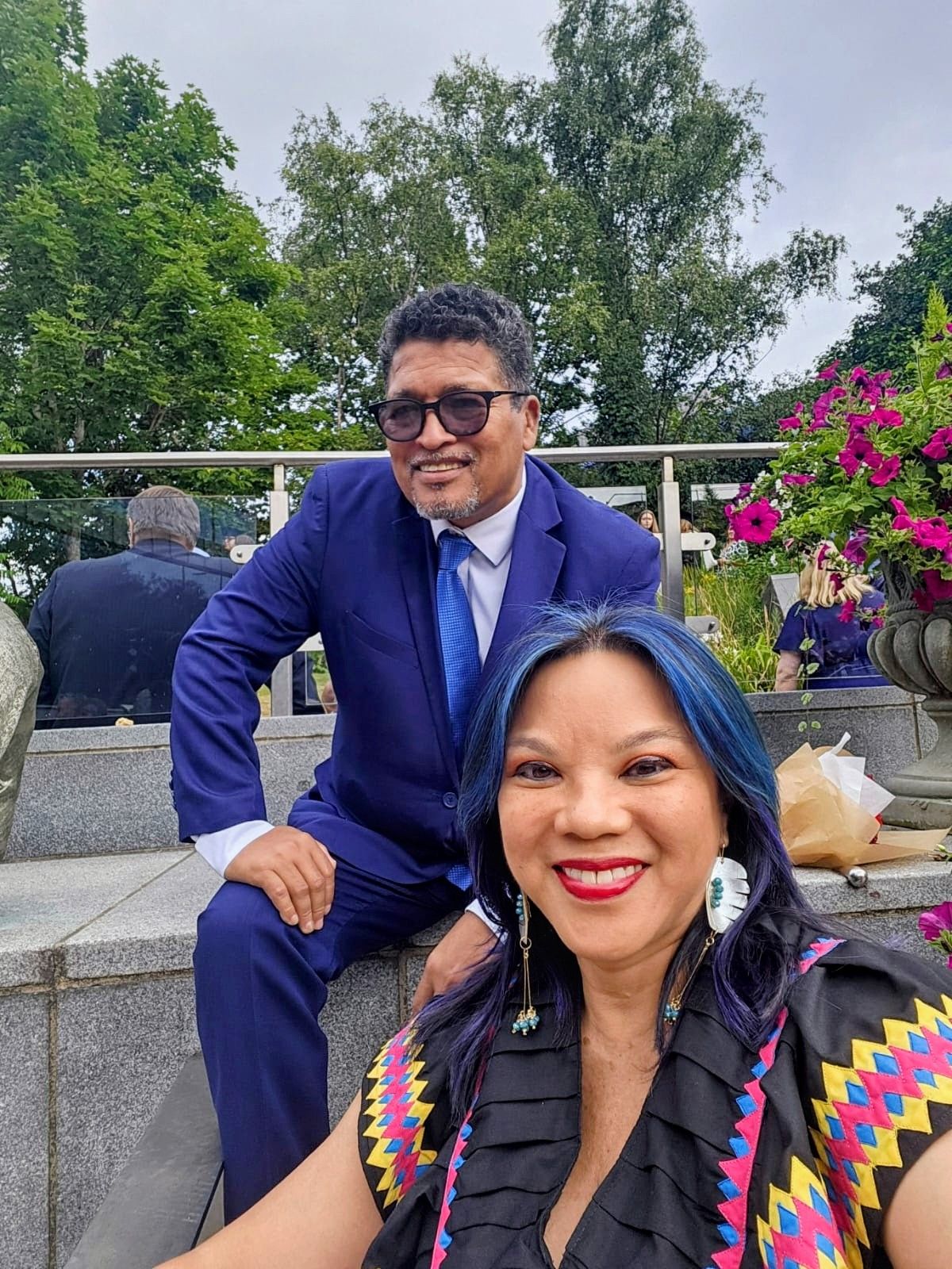 Otro reconocimiento para el Cholito veragüense Aristides Ureña Ramos que parte el lunes para Italia, para recibir el Premio internacional: ARTISTAS EN LA HISTORIA DEL ARTE.
Este premio se otorga al considerar ¿Quiénes serán los artistas recordados por la gran historia del arte?
La capacidad creativa del maestro Aristides, lo hace expresarse -desde hace ya muchas décadas- con obras donde la identidad, los sueños y las esperanzas unen múltiples mundos. Su obra da testimonianza de la cruda realidad de nuestra actualidad, sin perder la poesía y la belleza que colma con sus reflexiones.
Dice Aristides:“con esta nominación me siento agradecido. En verdad creo que ser escogido como un candidato es ya un premio”
El 24 de enero de 2026 en la ciudad de Florencia, Italia, serán las espléndidas salas del Palacio Borghese donde el evento de predicación se llevará a cabo.