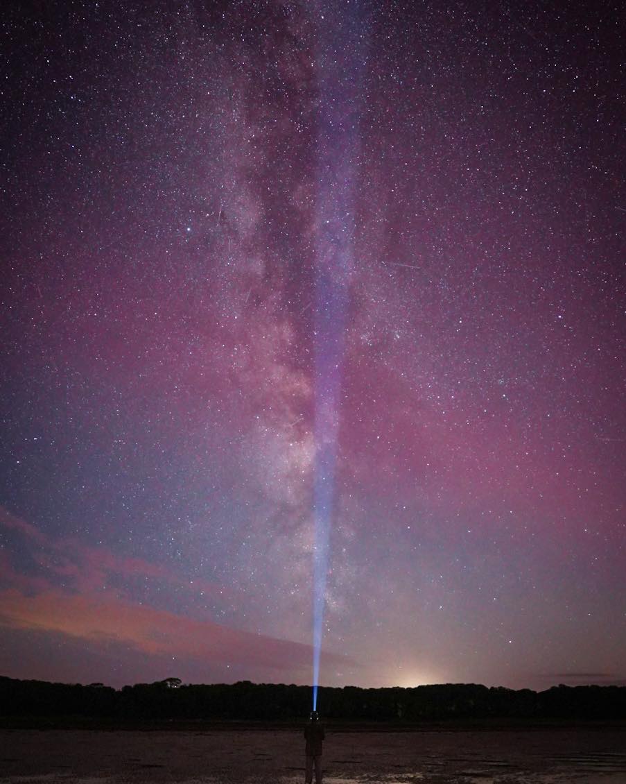 Evenings that put on a light show 🌌
Nothing compares to the night sky when it’s in full swing.