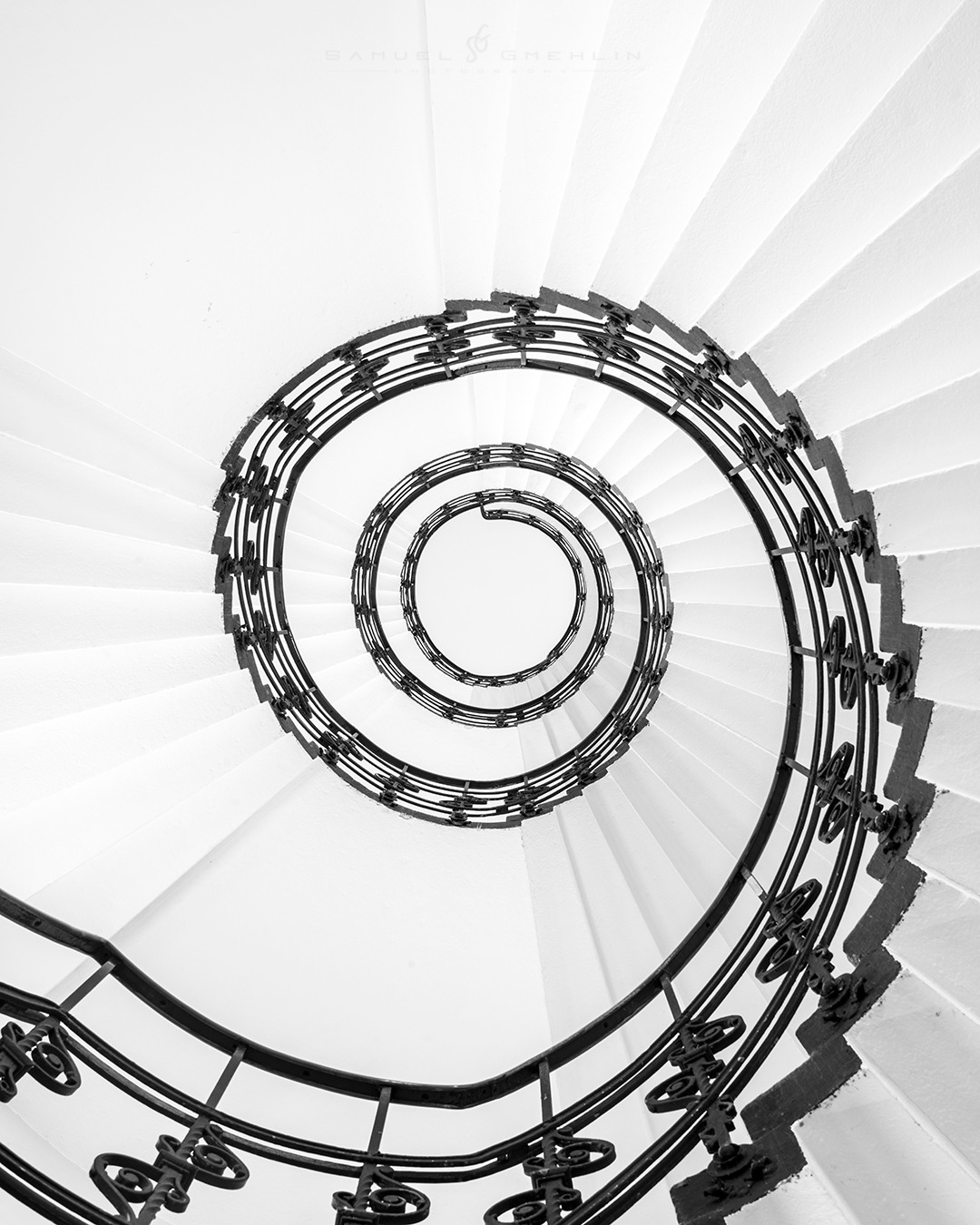Postal Elegance
•
This spiral staircase inside Hamburg’s old postal building immediately caught my eye. Built in the late 19th century when this place was the heart of the German Empire’s postal system, it still carries that quiet sense of purpose. Standing there and looking up, it felt like time slowed for a moment, history and geometry perfectly aligned. Happy Staircase Friday 🌀🏛️
•
Swipe ➡️ for the print version!
•
@nikoneurope #nikond750 AF-S 24-70mm f/2.8 ED VR
•
ISO 100 | f/16 | 3s
•
#architectureporn #architecturelover #geometry #geometrygrammer #architecturedesign #architecturedaily #architecture_hunter #staircase #staircasedesign #staircasefriday #staircaseporn #spiralstaircase