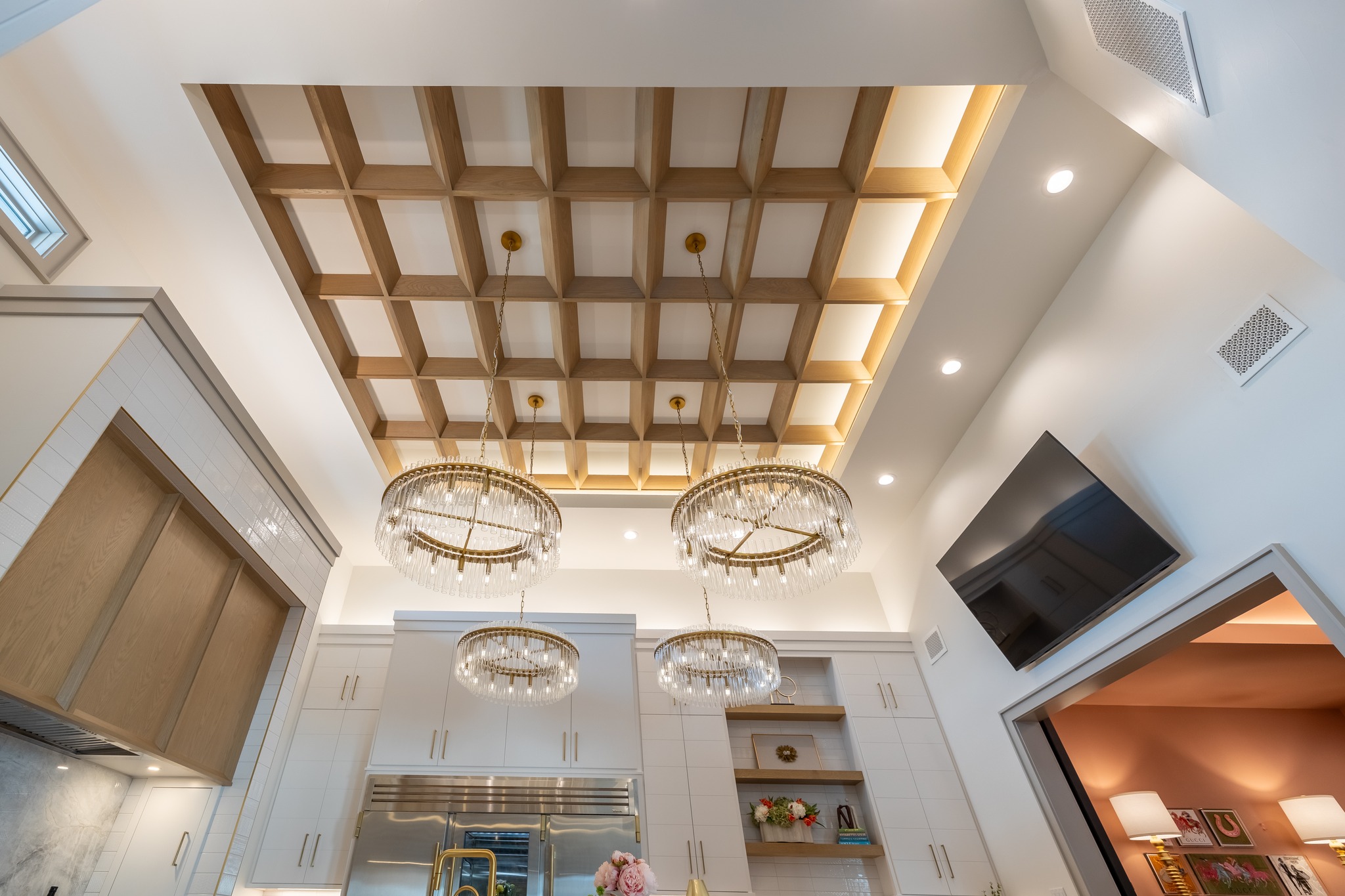 The often forgotten "fifth" wall in design is the ceiling, but this home does not have that problem!
These ceilings truly make a statement.
Builder: @widemancustomhomes
#pddtexas #lubbockcustomhome #homedesign #architecturaldesign #ashleyadamsmedia